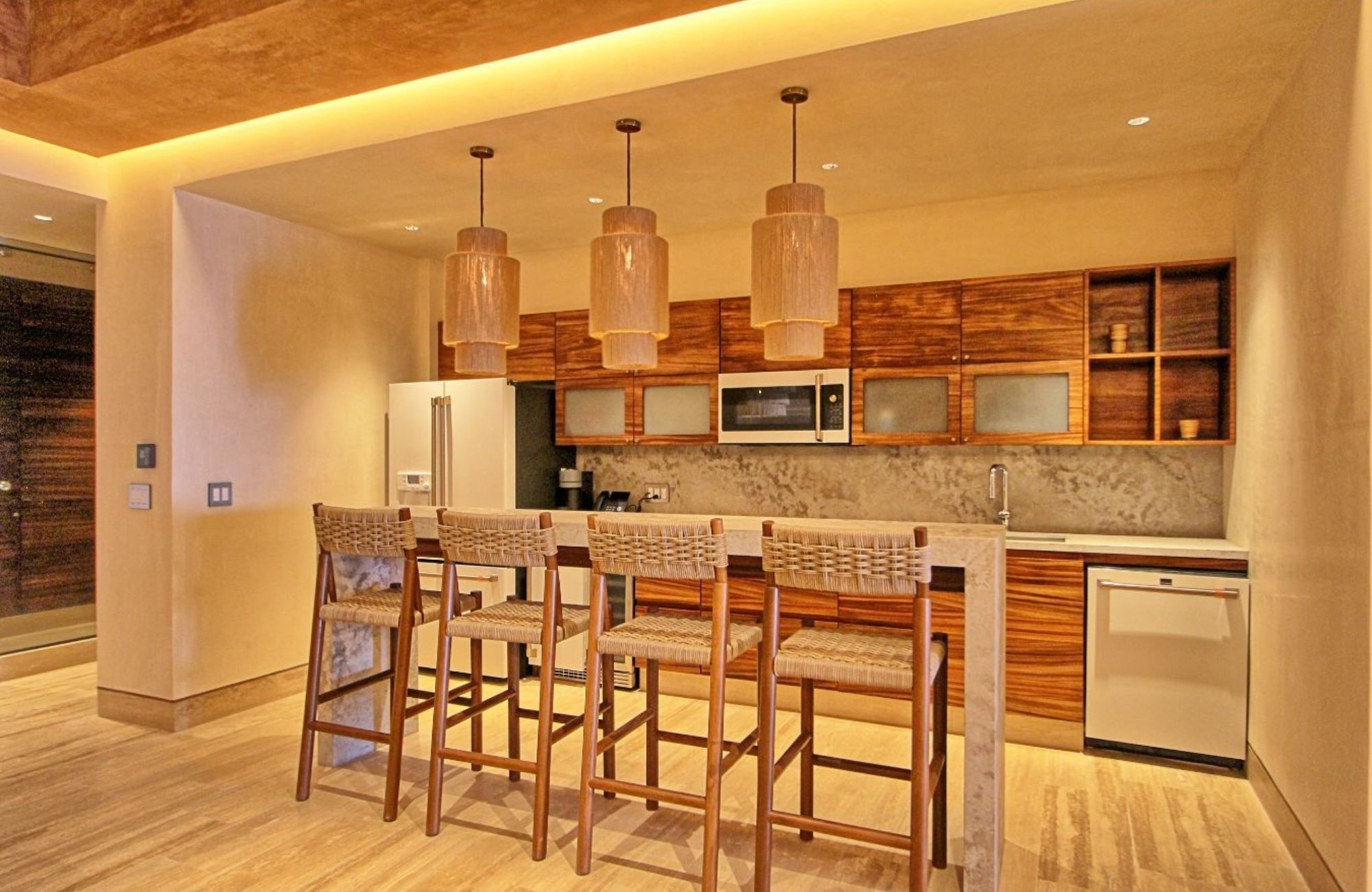 Luxury penthouse, ocean view, pool, pet-friendly, for sale Cancun.