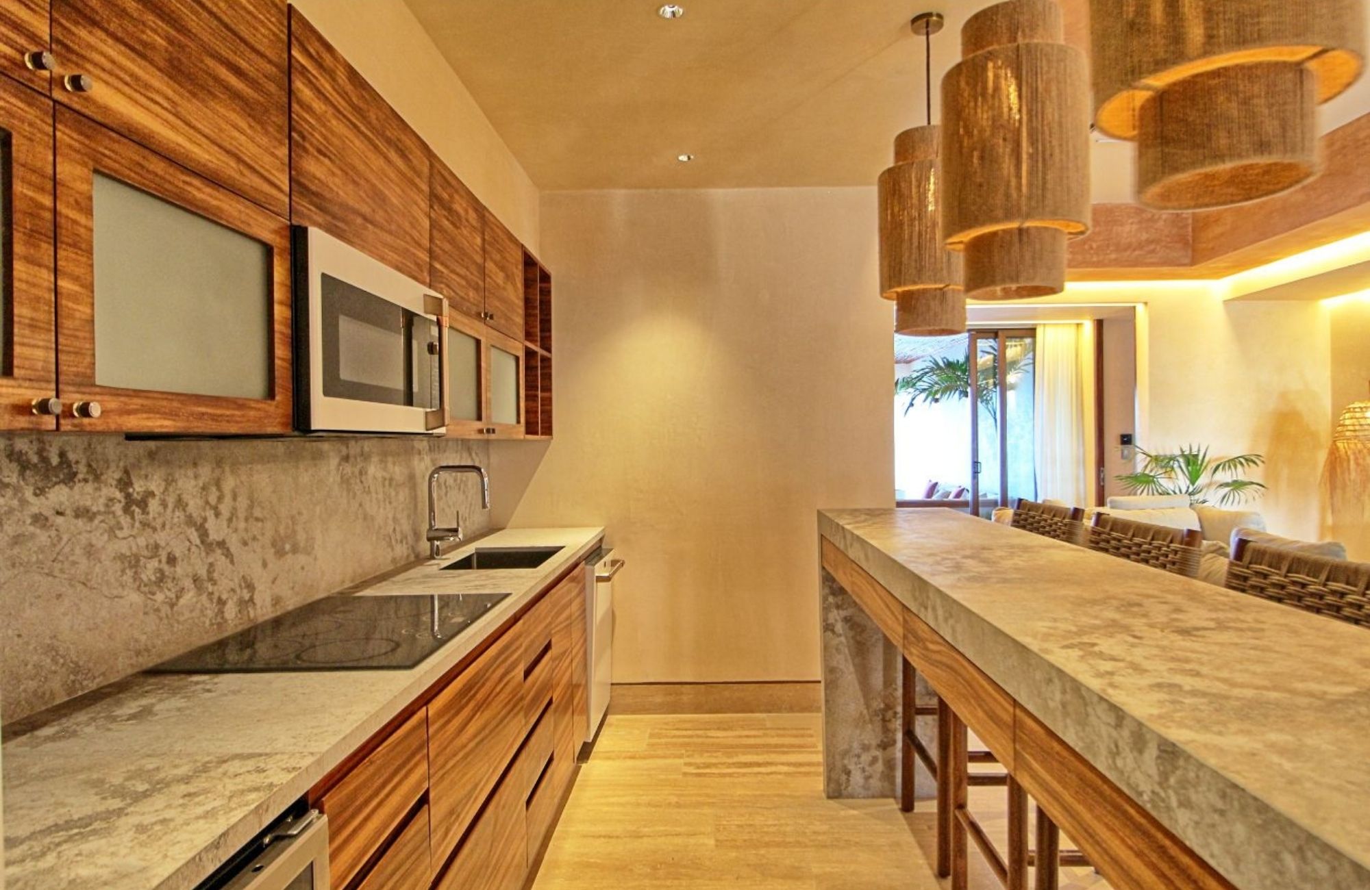 Luxury penthouse, ocean view, pool, pet-friendly, for sale Cancun.