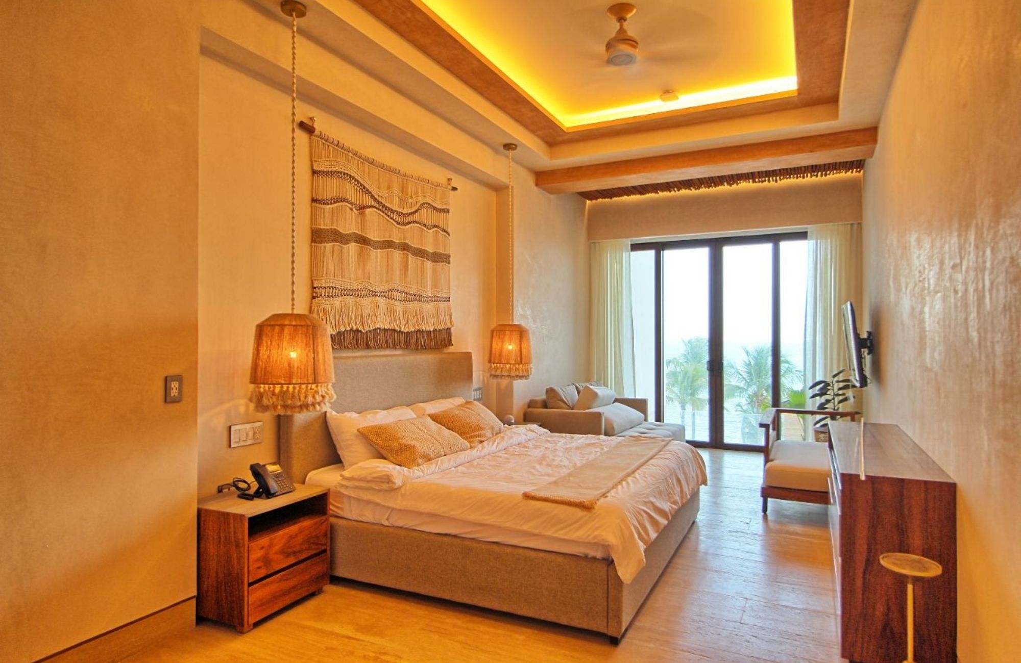 Luxury penthouse, ocean view, pool, pet-friendly, for sale Cancun.