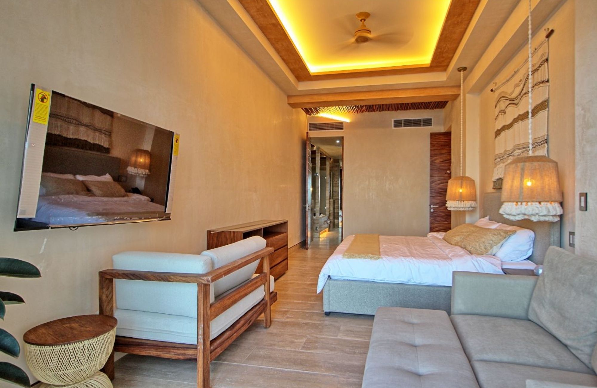 Luxury penthouse, ocean view, pool, pet-friendly, for sale Cancun.