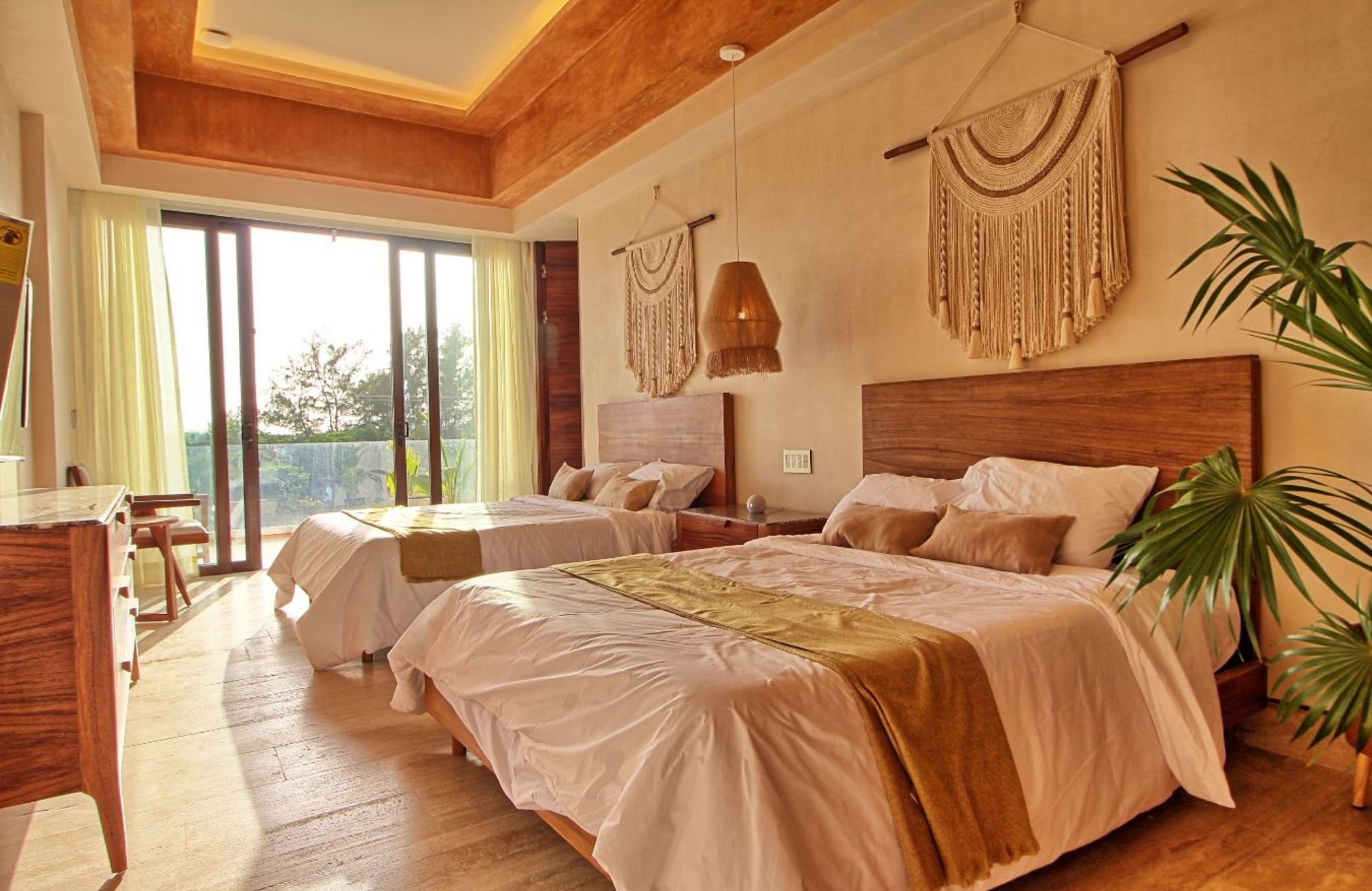 Luxury penthouse, ocean view, pool, pet-friendly, for sale Cancun.