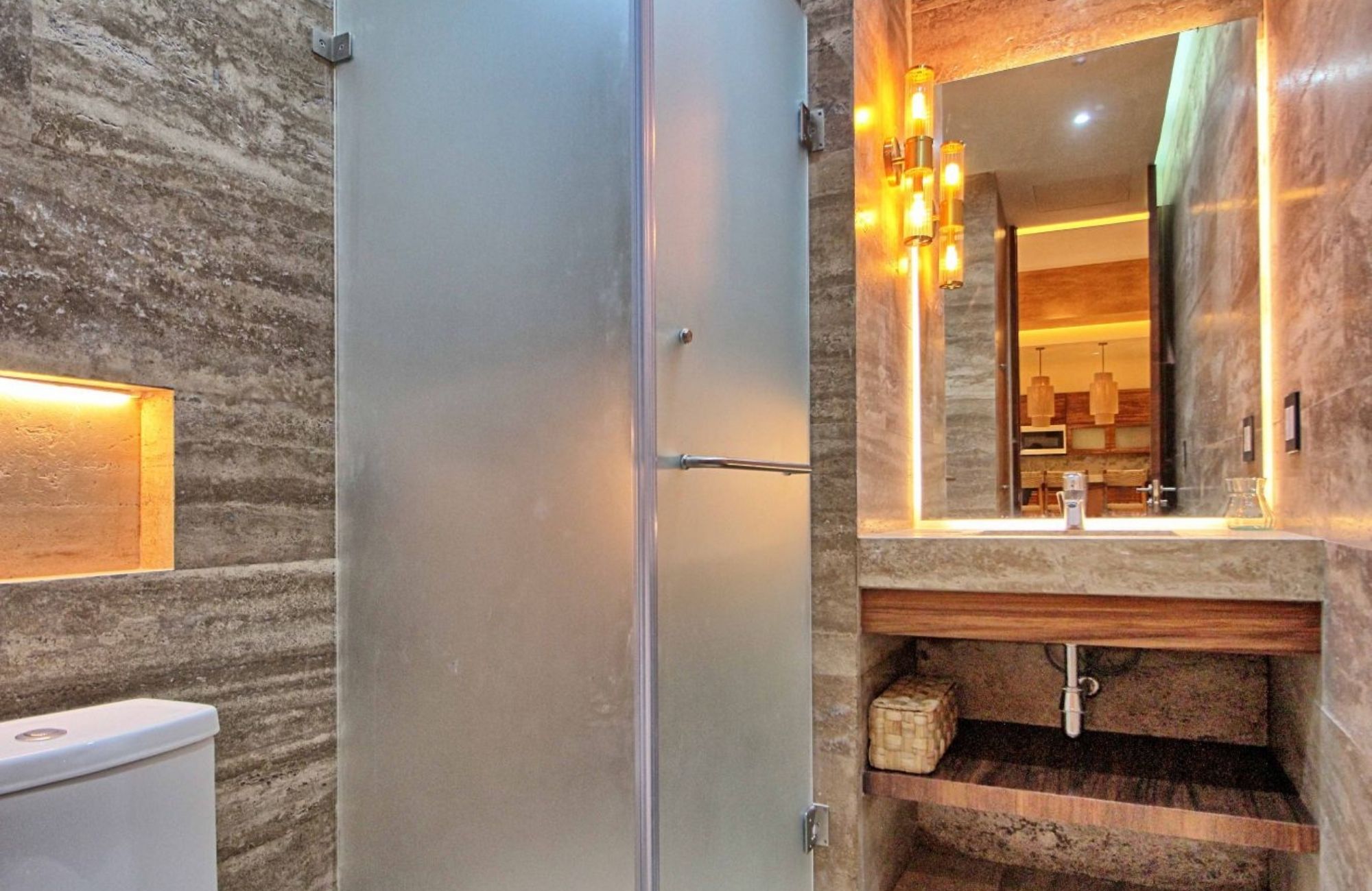 Luxury penthouse, ocean view, pool, pet-friendly, for sale Cancun.