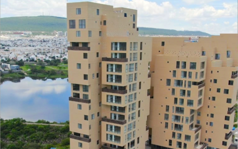 Condominium with private garden, dressing room, pool, gym and terrace, for sale, Queretaro.