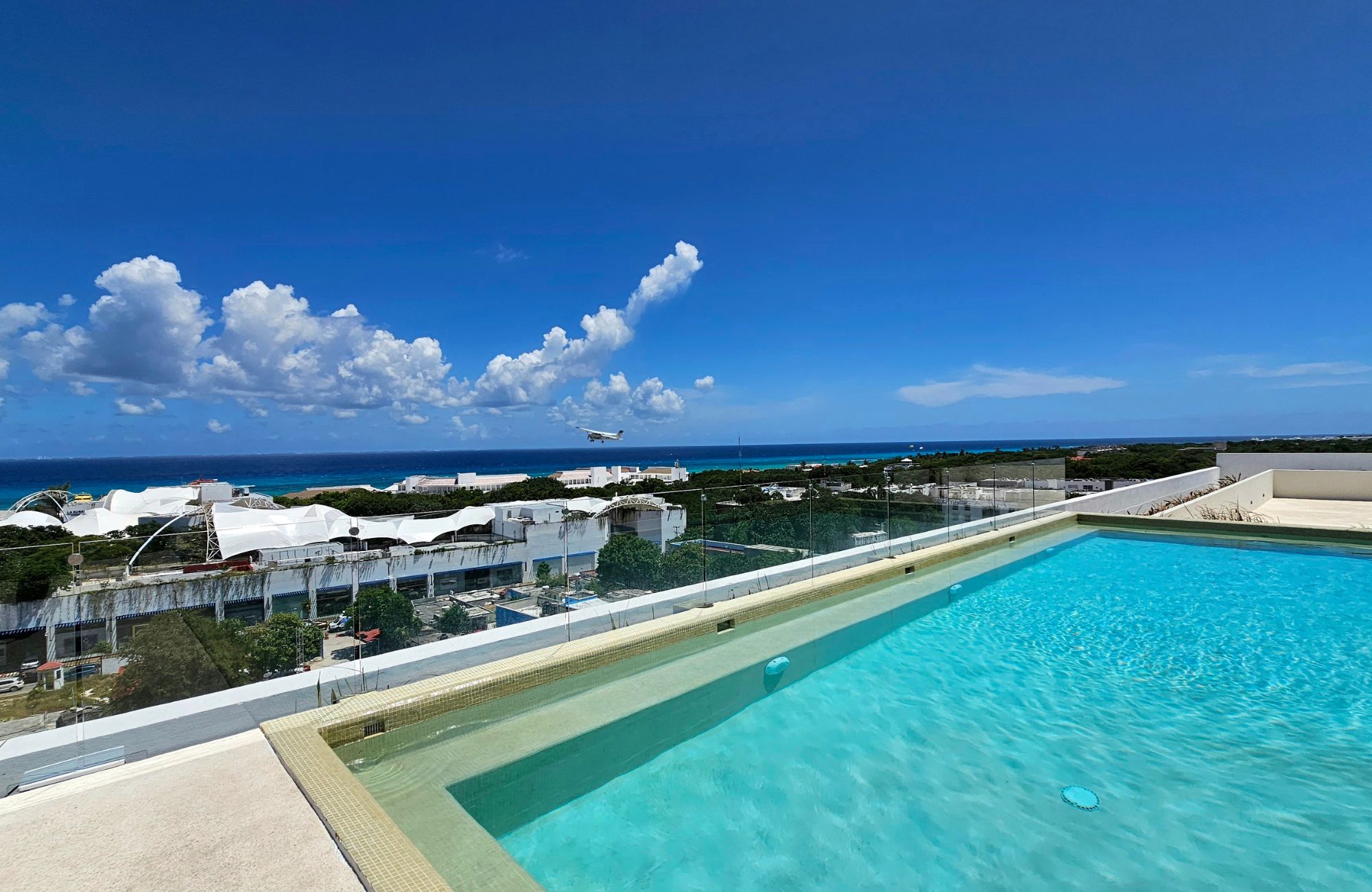 Furnished studio, ocean view from the rooftop, for sale in Cocobeach, Playa del Carmen