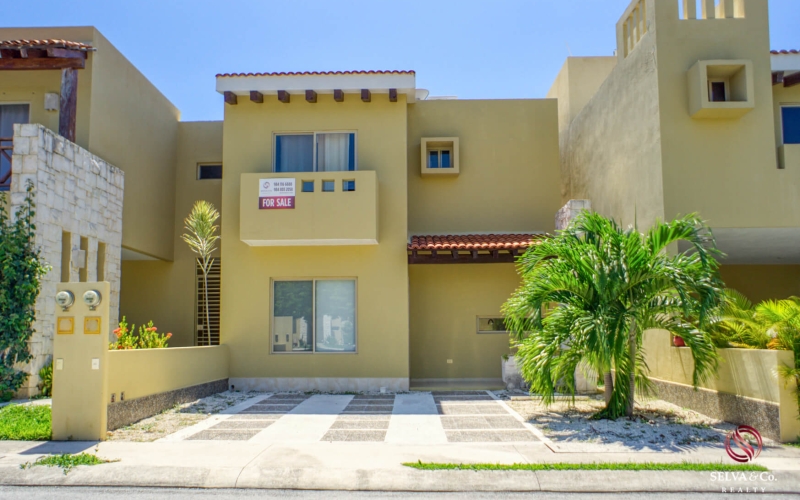 House in Alegranza with clubhouse, pool, games, courts, cenote, for sale