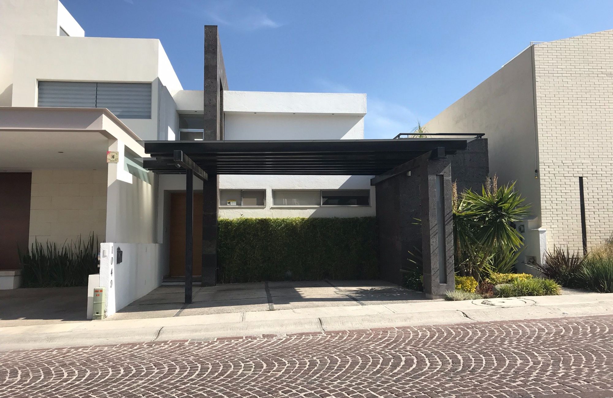 House with Studio, roof garden,Terrace in Master Bedroom, TV Area, for sale, Zibat&aacute;, Queretaro.