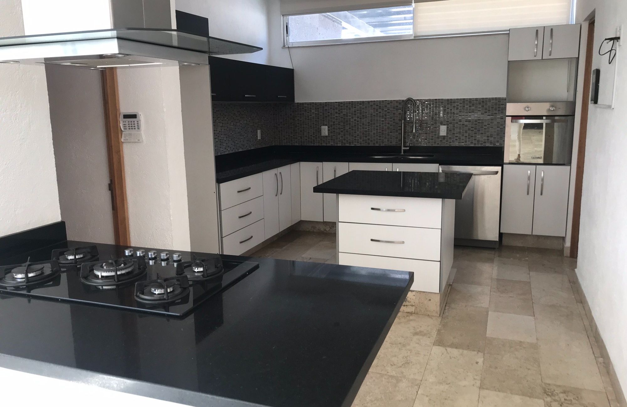 House with Studio, roof garden,Terrace in Master Bedroom, TV Area, for sale, Zibat&aacute;, Queretaro.