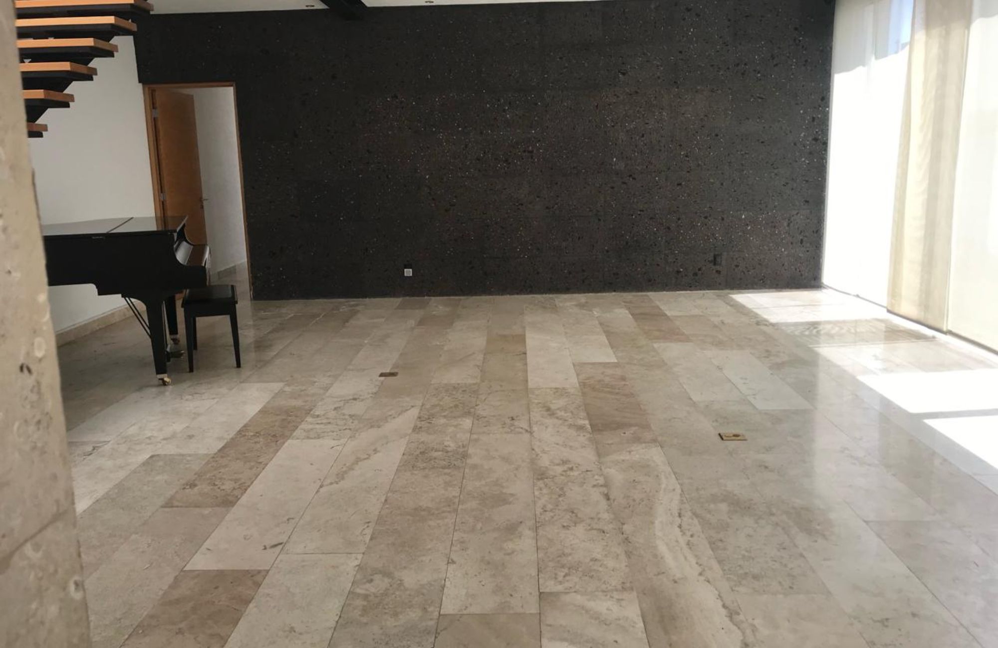 House with Studio, roof garden,Terrace in Master Bedroom, TV Area, for sale, Zibat&aacute;, Queretaro.