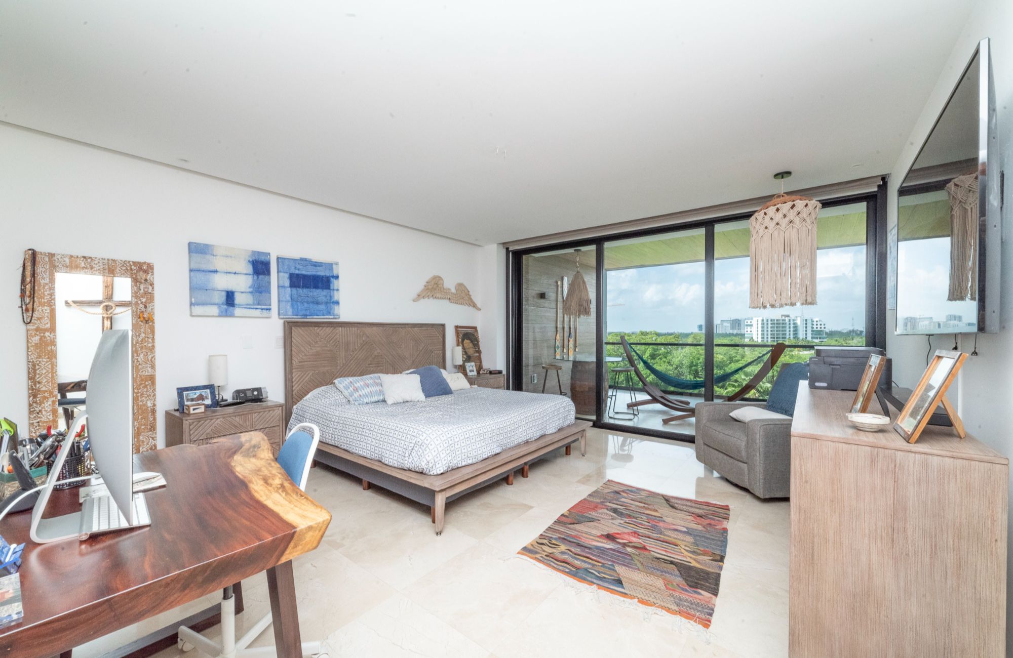 Condominio en edificio sustentable con vista al mar, campo de golf y reserva natural. Totalmente equipado y con amenidades, alberca