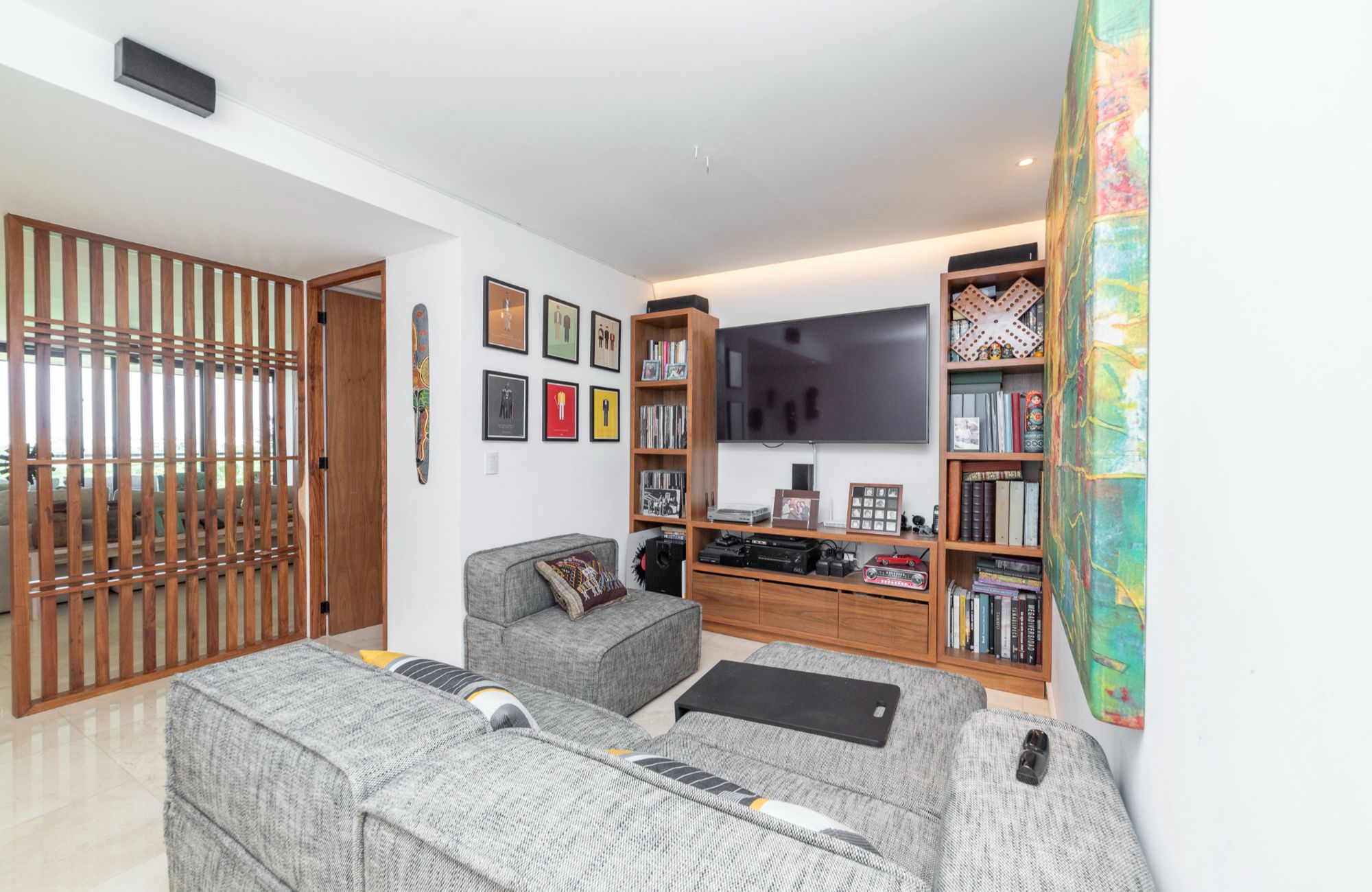 Condominio en edificio sustentable con vista al mar, campo de golf y reserva natural. Totalmente equipado y con amenidades, alberca