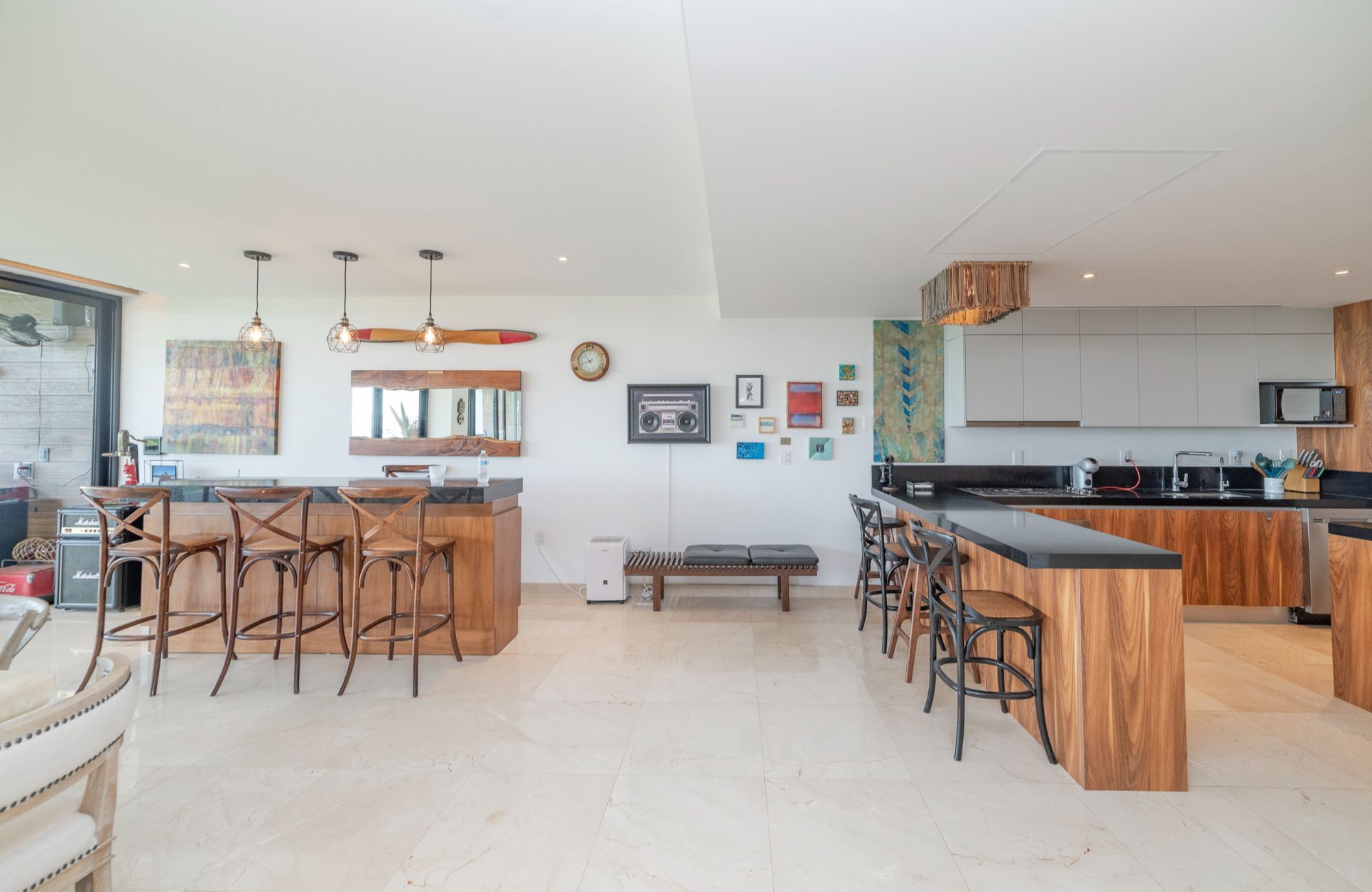 Condominio en edificio sustentable con vista al mar, campo de golf y reserva natural. Totalmente equipado y con amenidades, alberca