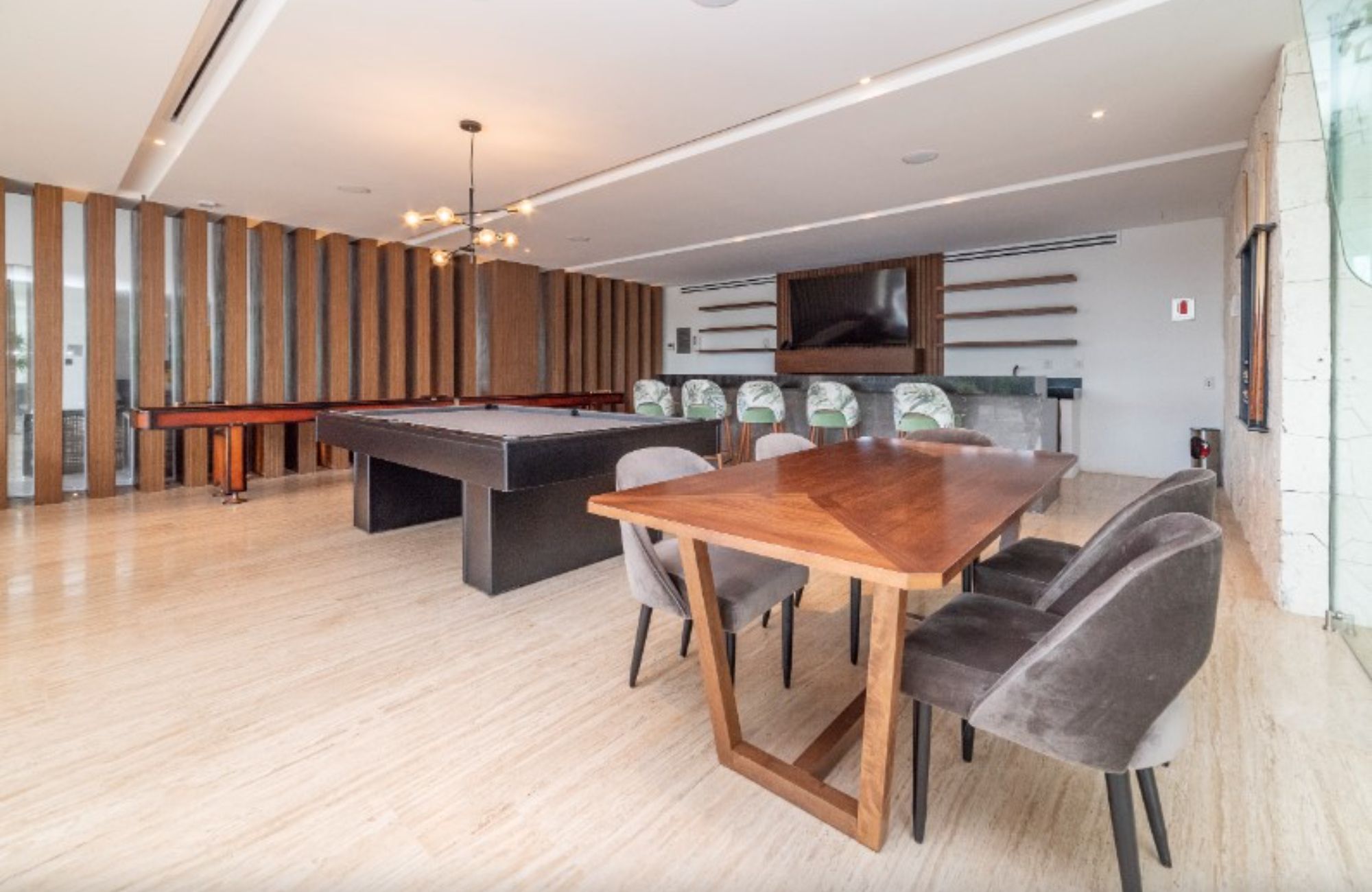 Condominio en edificio sustentable con vista al mar, campo de golf y reserva natural. Totalmente equipado y con amenidades, alberca