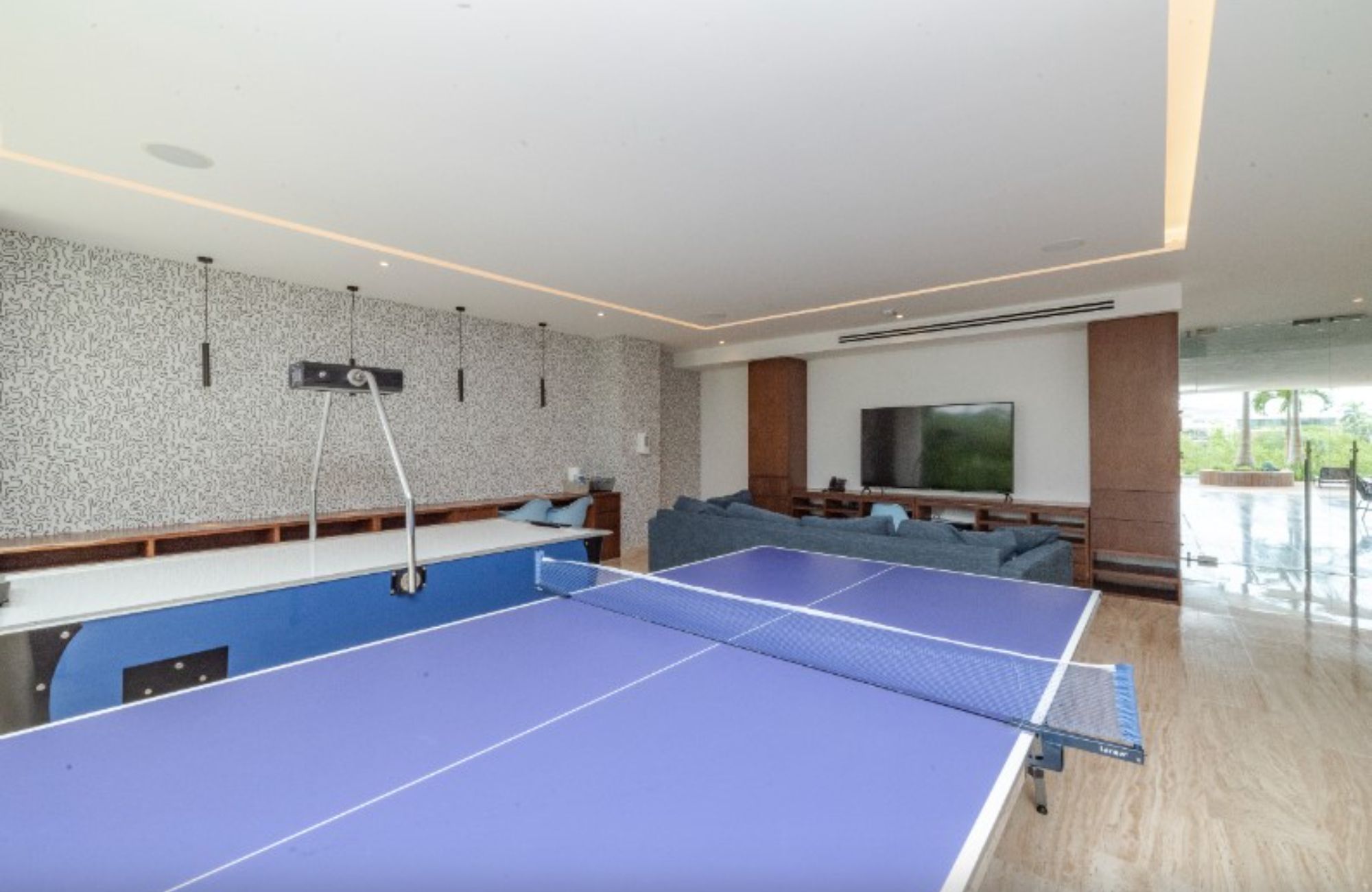 Condominio en edificio sustentable con vista al mar, campo de golf y reserva natural. Totalmente equipado y con amenidades, alberca