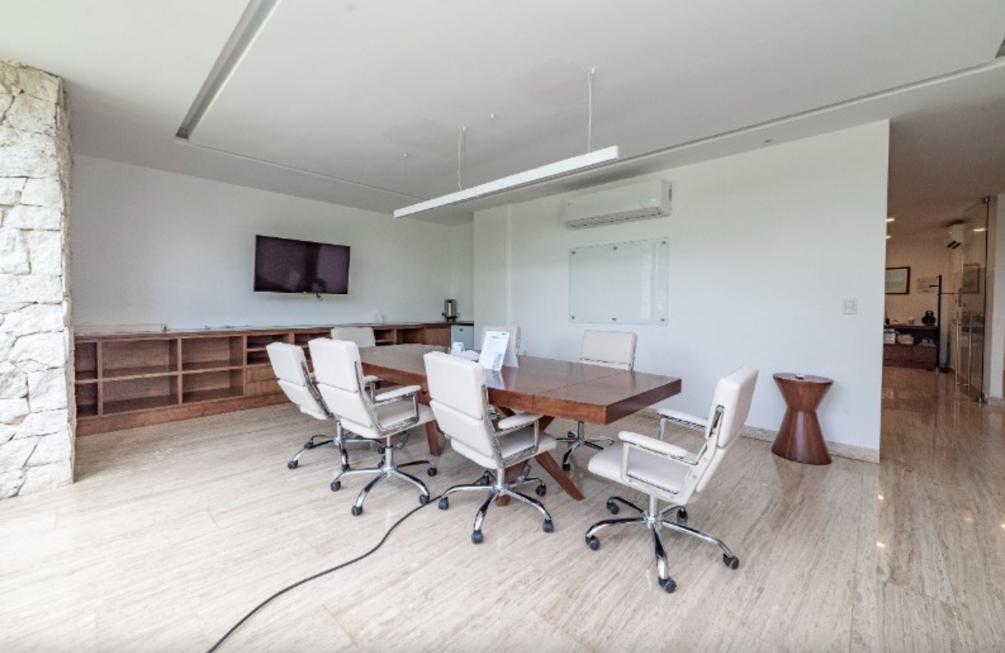 Condominio en edificio sustentable con vista al mar, campo de golf y reserva natural. Totalmente equipado y con amenidades, alberca