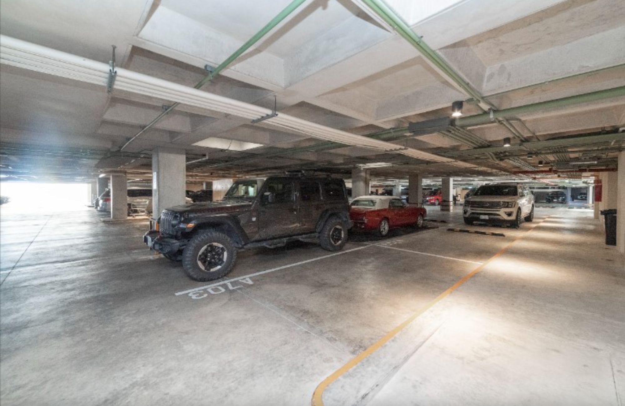 Condominio en edificio sustentable con vista al mar, campo de golf y reserva natural. Totalmente equipado y con amenidades, alberca