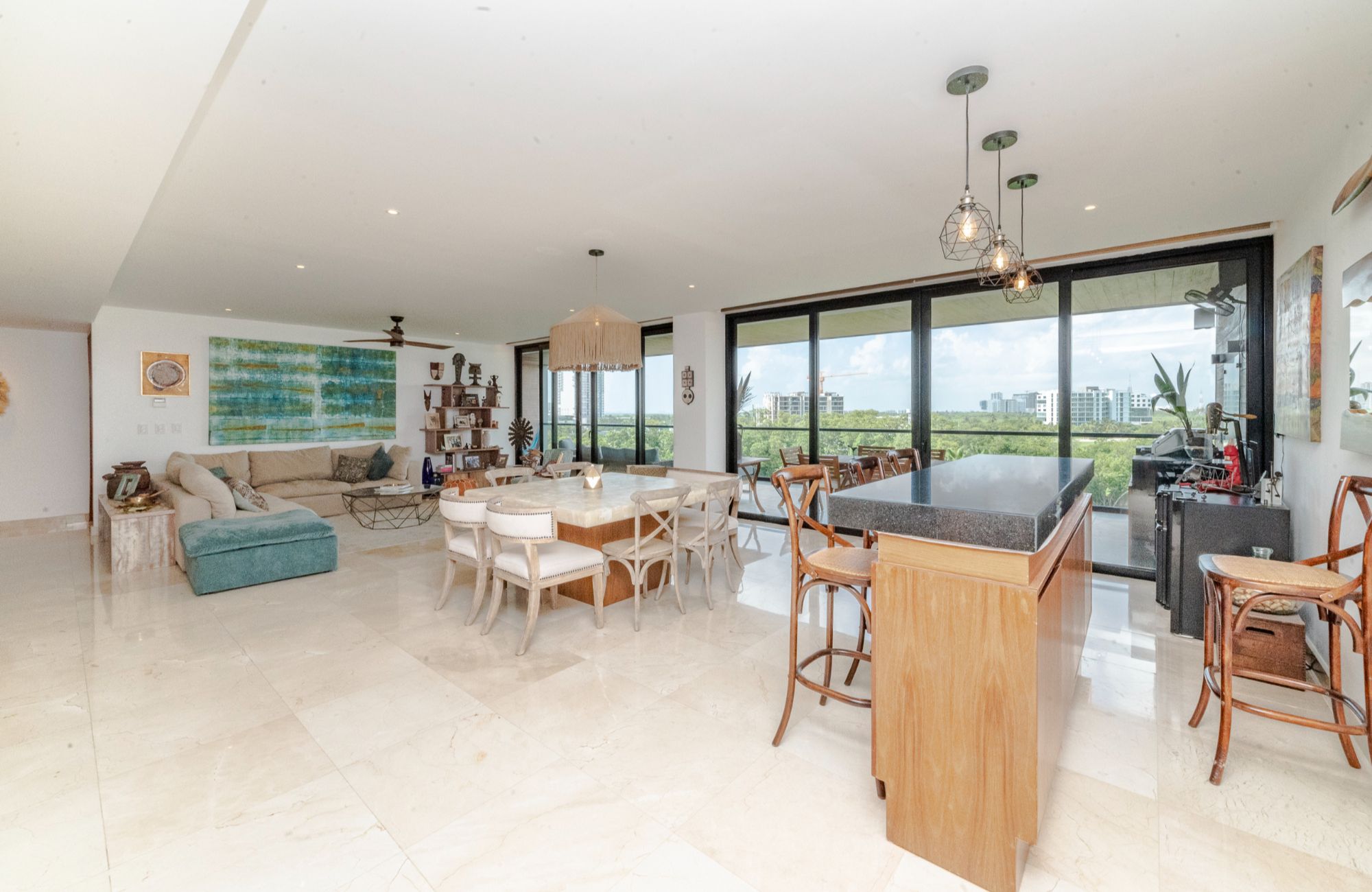 Condominio en edificio sustentable con vista al mar, campo de golf y reserva natural. Totalmente equipado y con amenidades, alberca