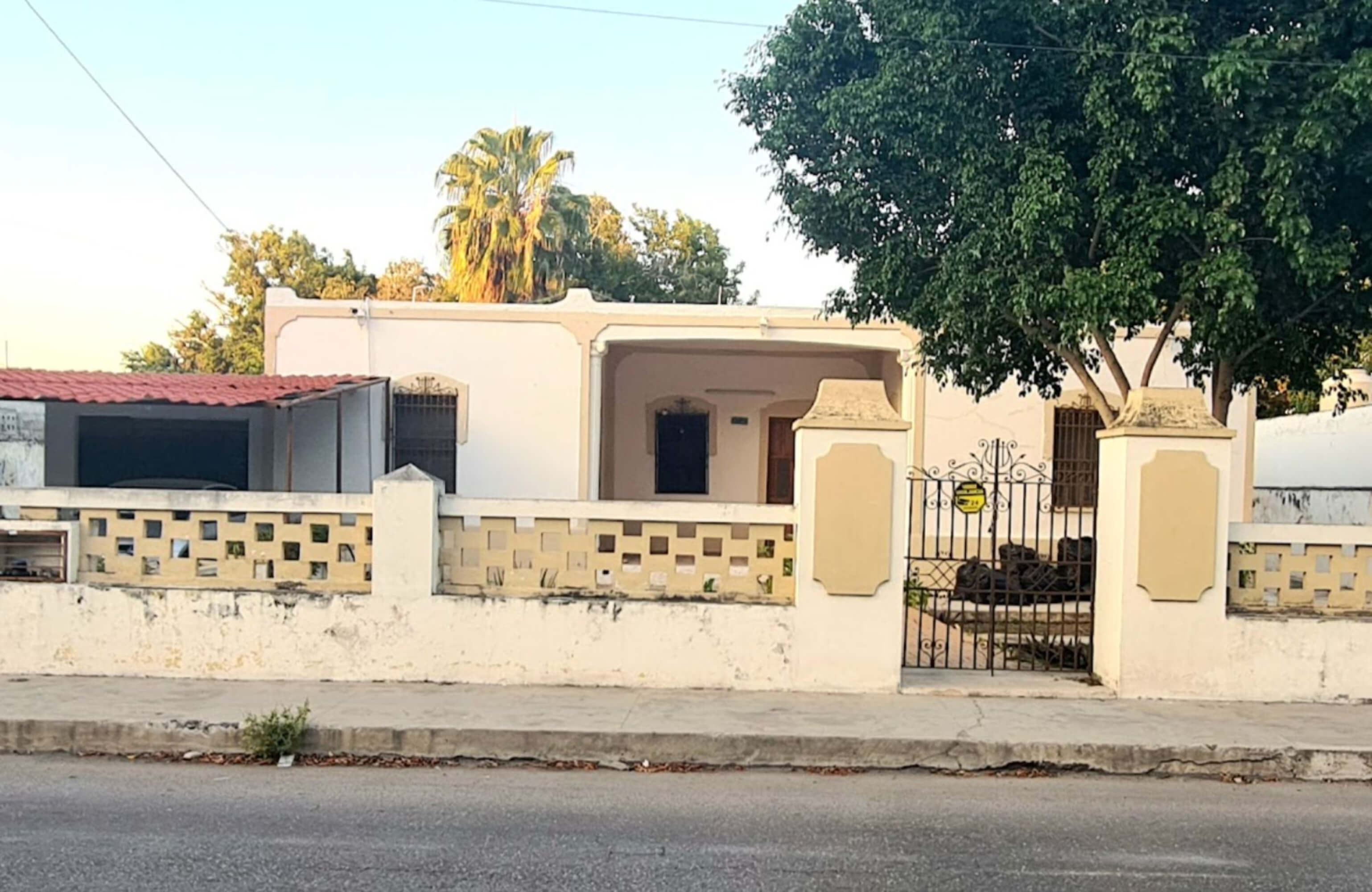 Residence with garden and private pool for sale, Yucat&aacute;n Country Club, M&eacute;rida