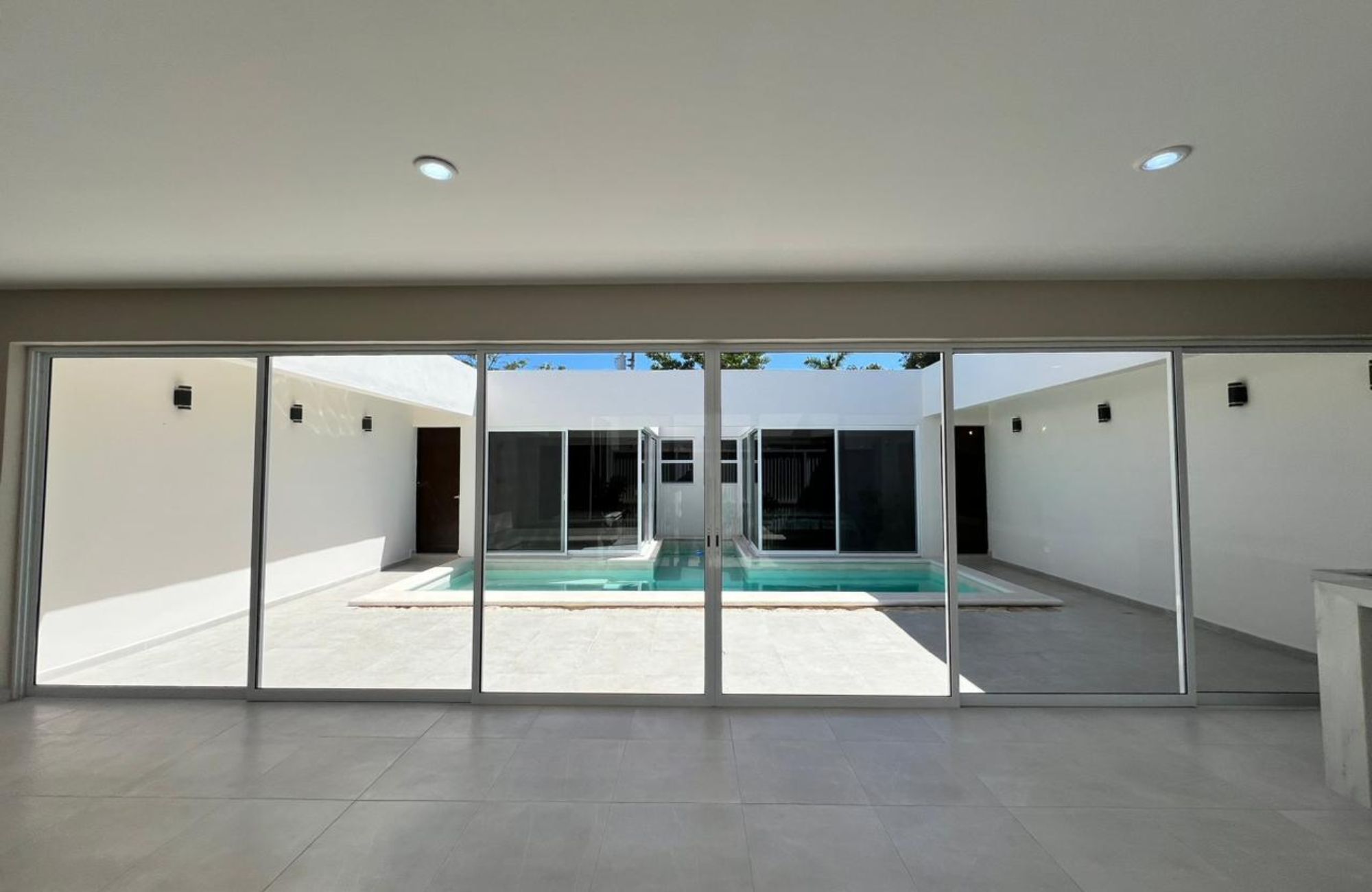 House with terrace adaptable into 2 apartments for sale, Flamingos, Cozumel