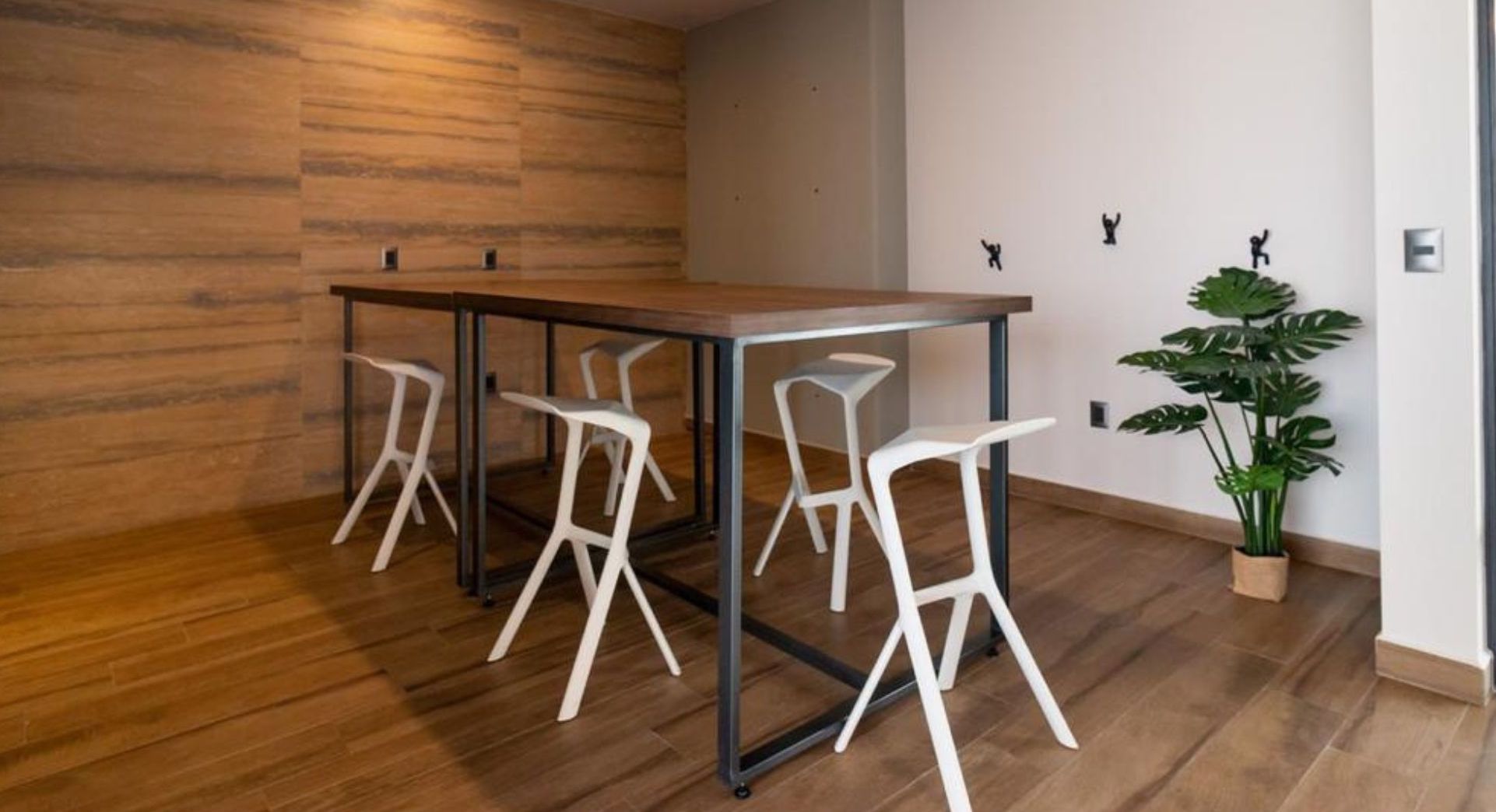 Departamento con dos terrazas, area de tv, cuarto de servicio con ba&ntilde;o propio, cuarto de lavado, alberca tipo infinity, jacuzzi, pre-constru