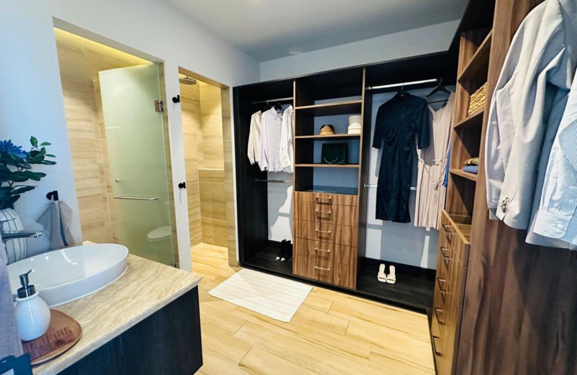 Departamento con dos terrazas, area de tv, cuarto de servicio con ba&ntilde;o propio, cuarto de lavado, alberca tipo infinity, jacuzzi, pre-constru