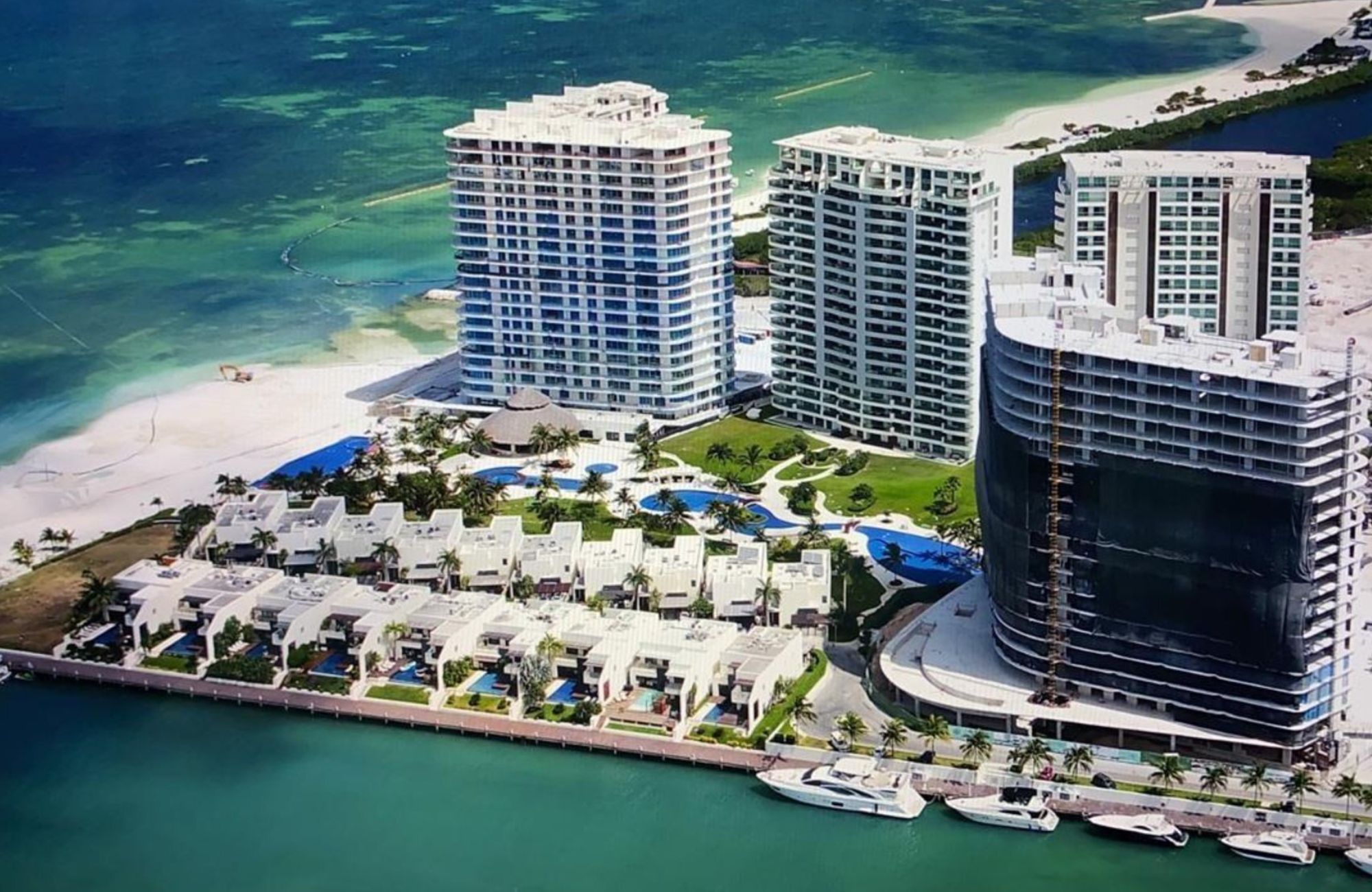 Luxury condo with premium amenities for sale, Hotel Zone Canc&uacute;n
