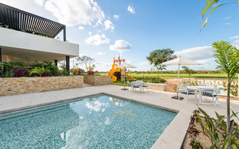 998 m&sup2; lot in private community with a golf course, for sale in M&eacute;rida.