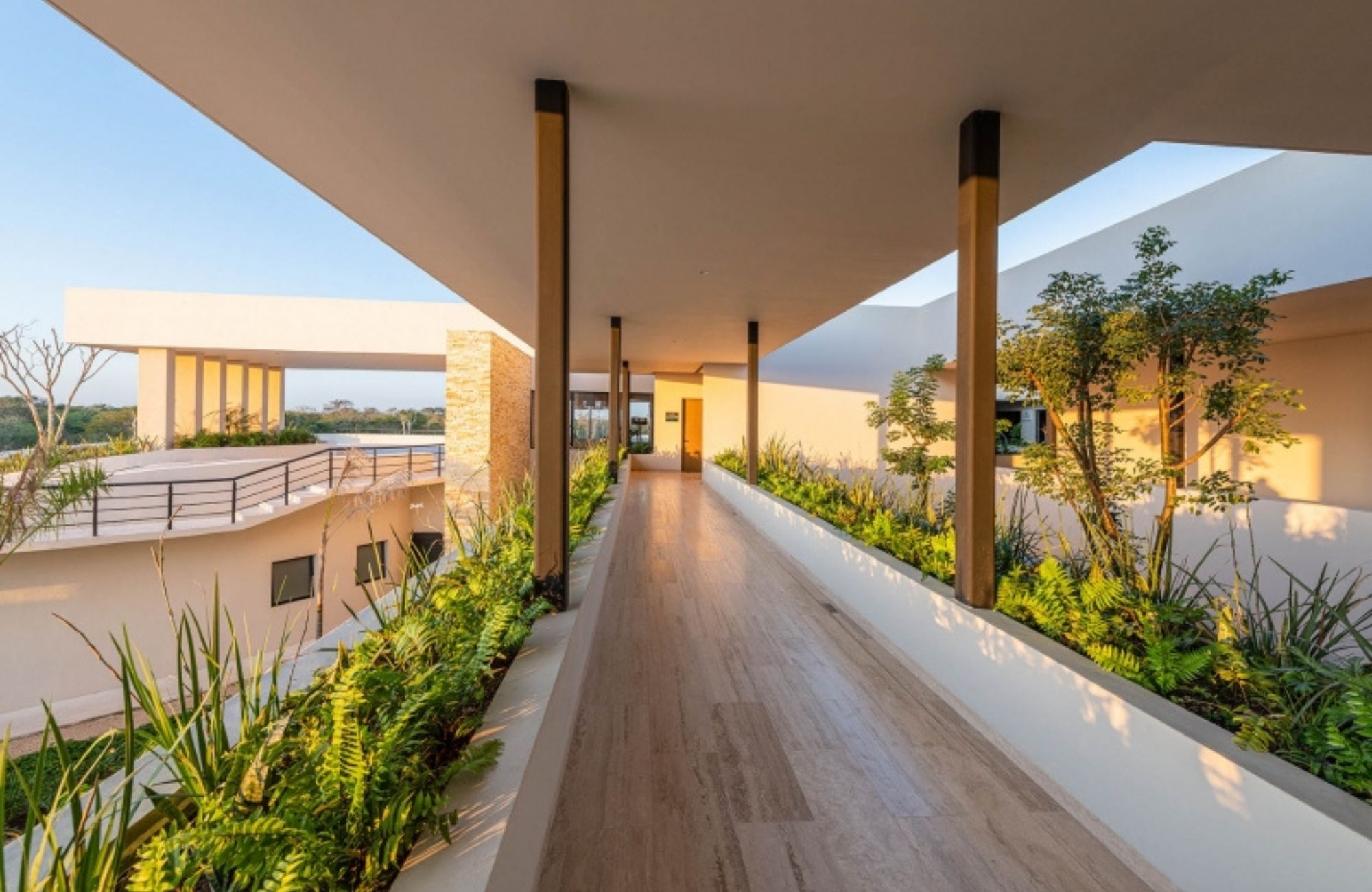 Land of 1,075 m2 i in a gated community with swimming pool, sports fields, pet park, games, spa, and much more amenities for sale in the Nor