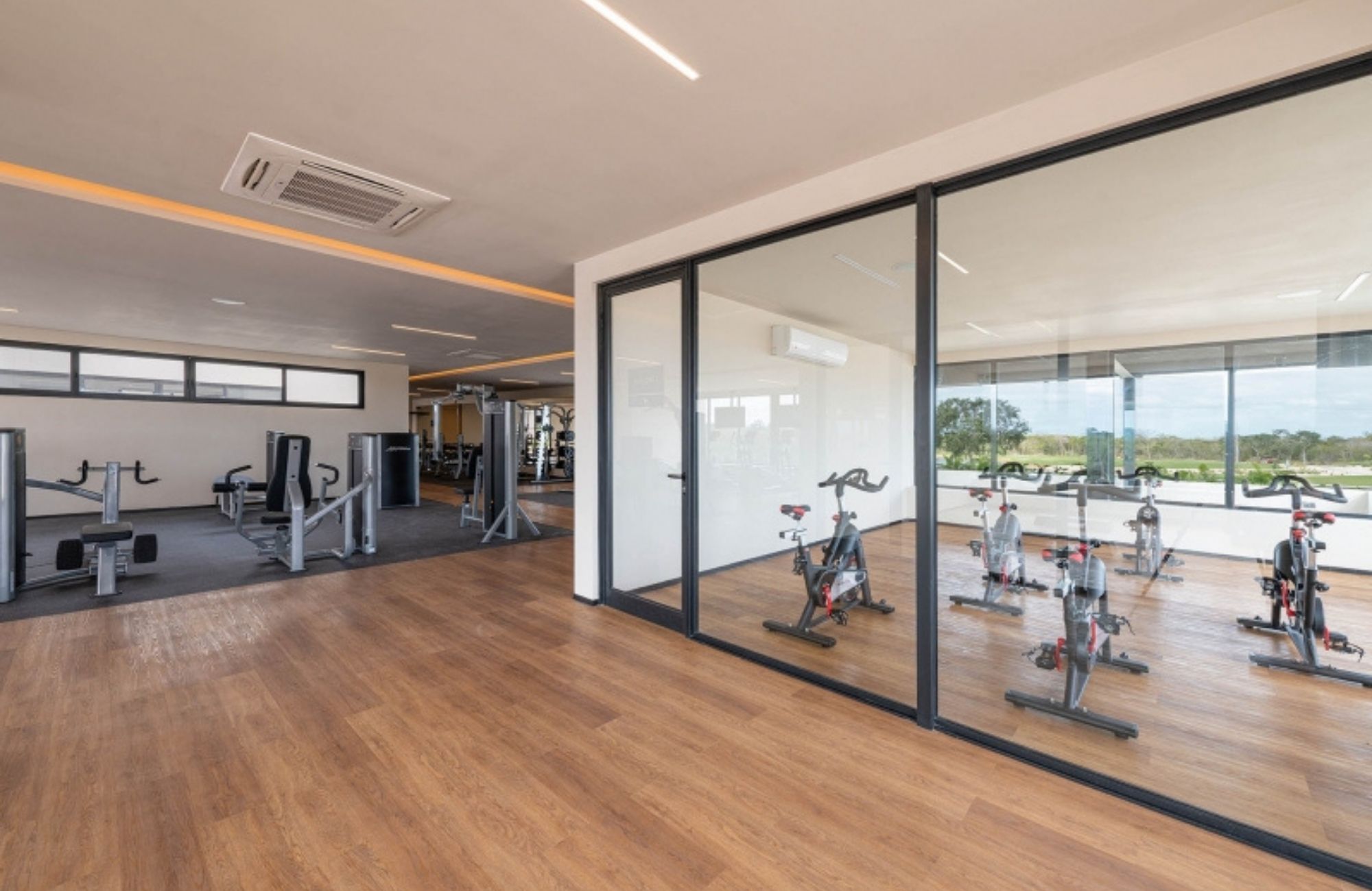 Land of 1,075 m2 i in a gated community with swimming pool, sports fields, pet park, games, spa, and much more amenities for sale in the Nor