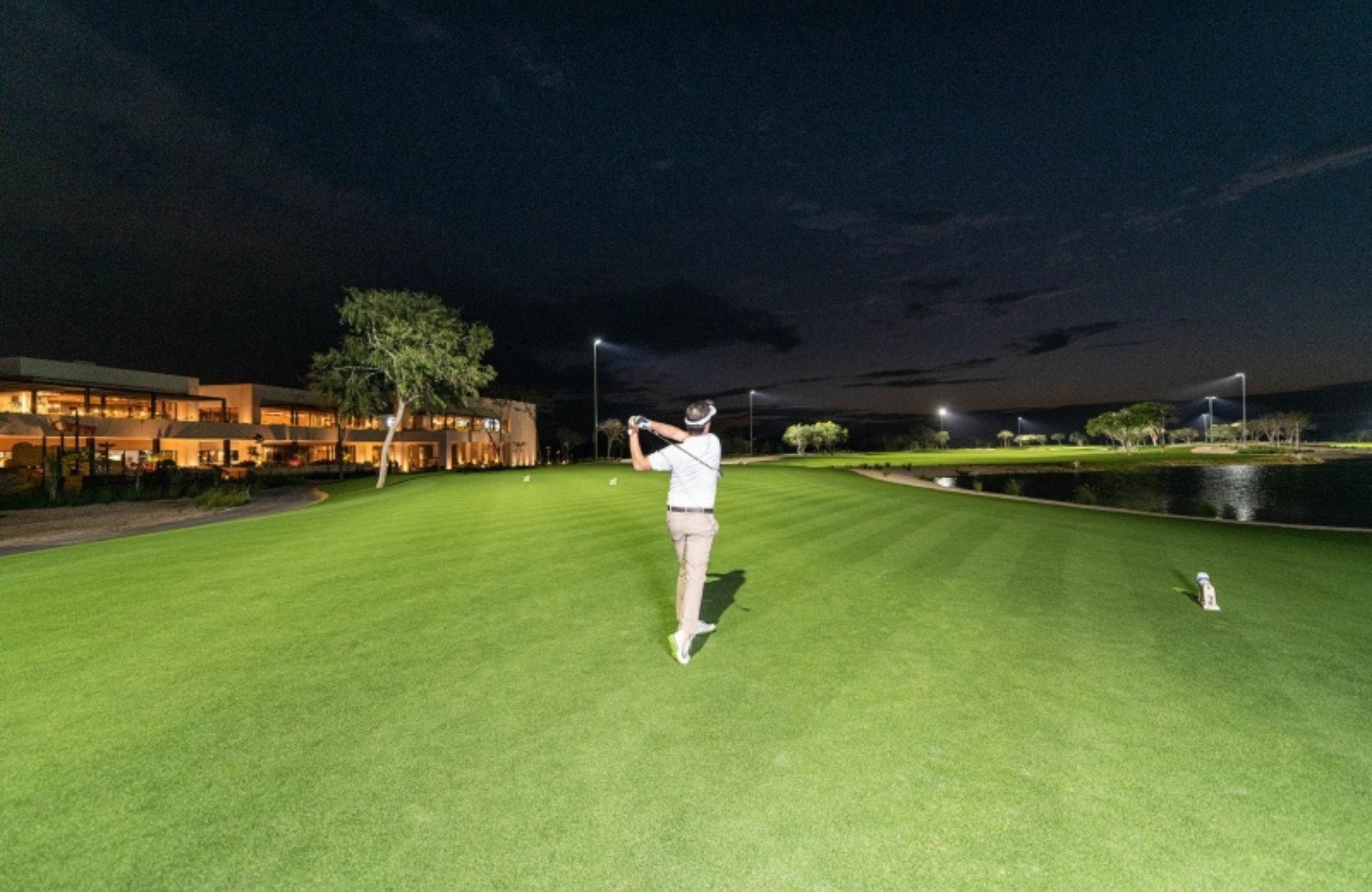 Land of 1,075 m2 i in a gated community with swimming pool, sports fields, pet park, games, spa, and much more amenities for sale in the Nor