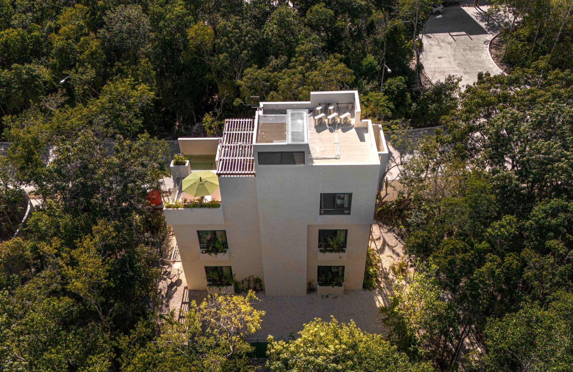 Beachfront house for sale Tulum, in Tankah Bay, pool and 25 meter beach.