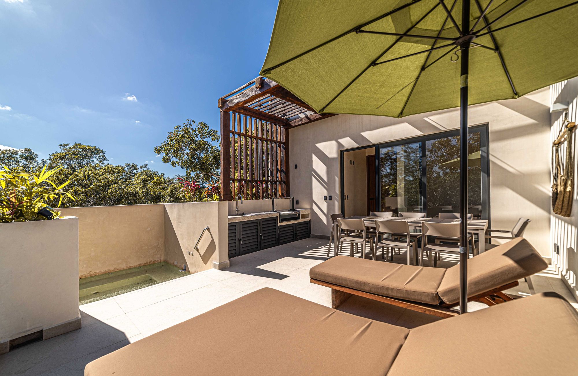 Beachfront house for sale Tulum, in Tankah Bay, pool and 25 meter beach.