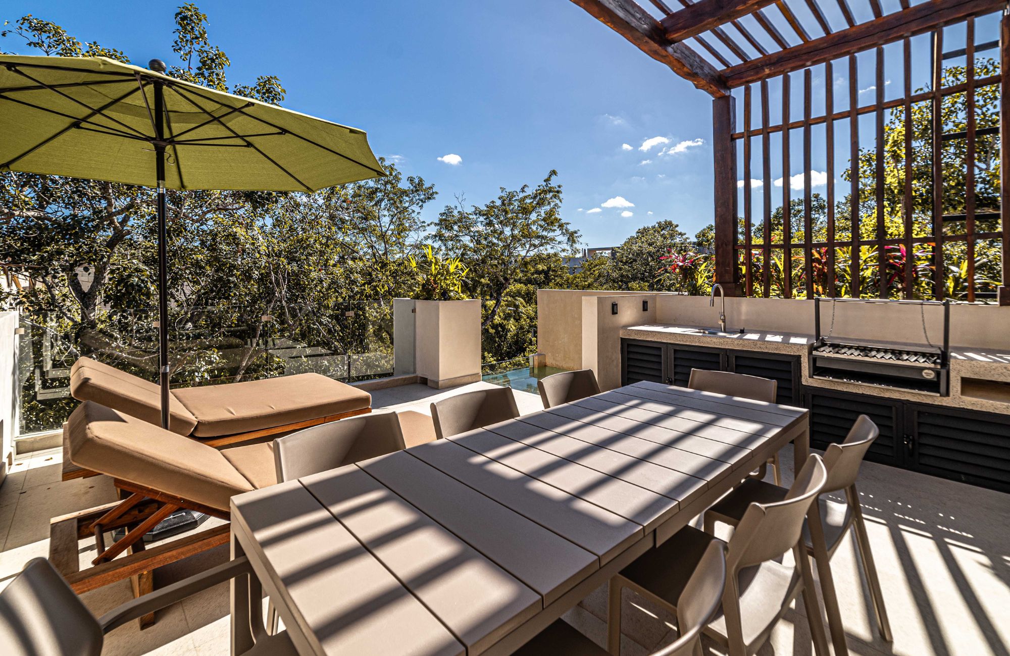 Double-height villa with pool, in Selvazama, with amenities, for sale Tulum.