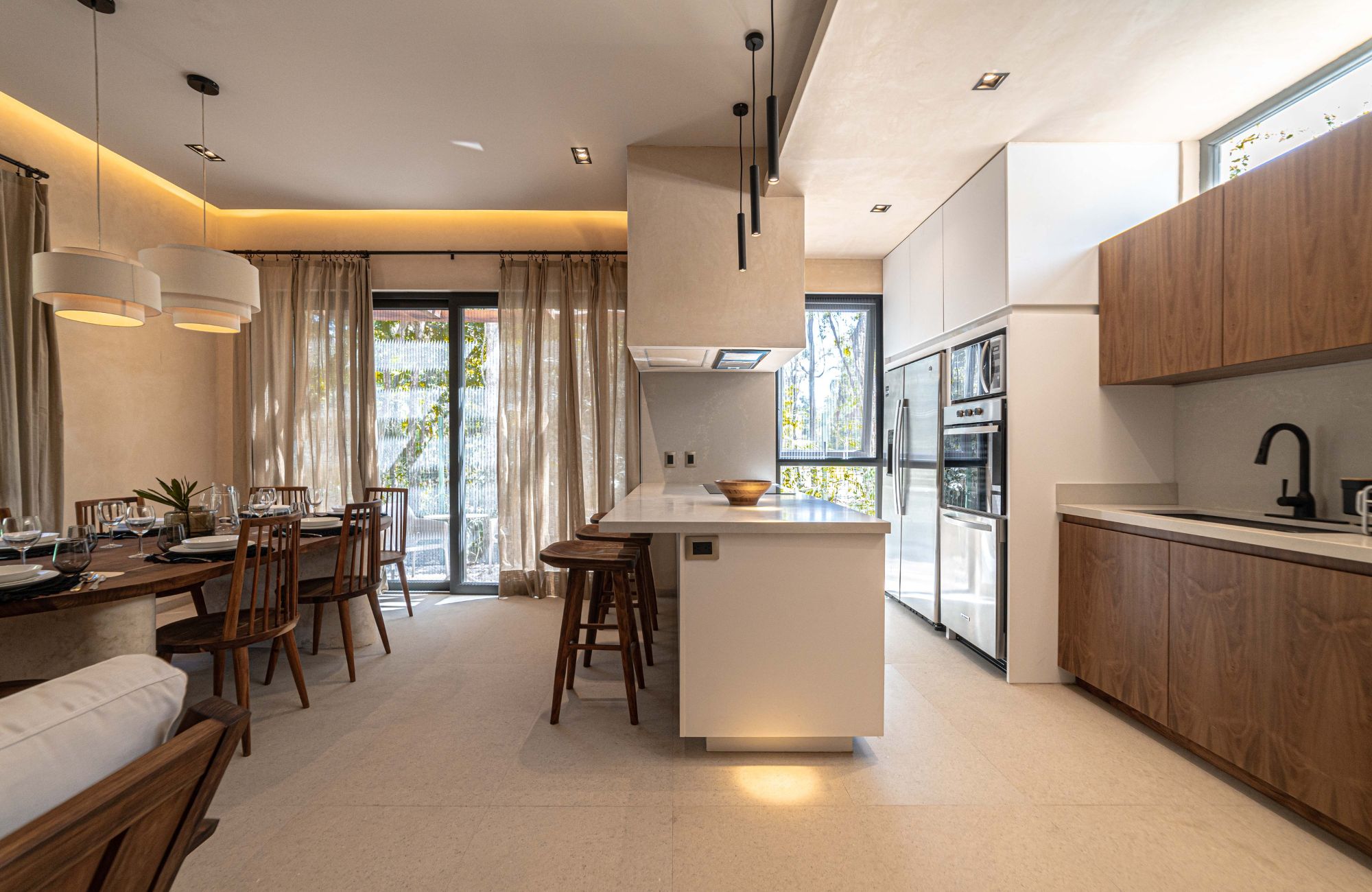 Double-height villa with pool, in Selvazama, with amenities, for sale Tulum.