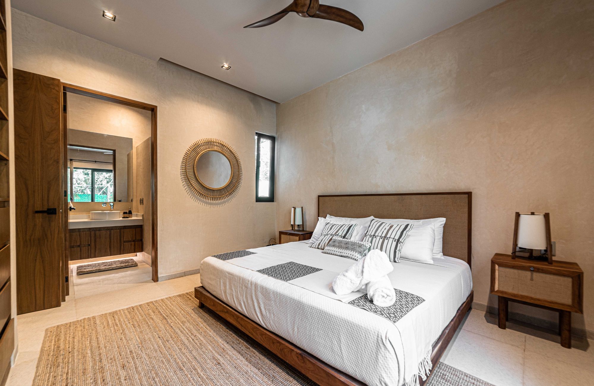 Double-height villa with pool, in Selvazama, with amenities, for sale Tulum.