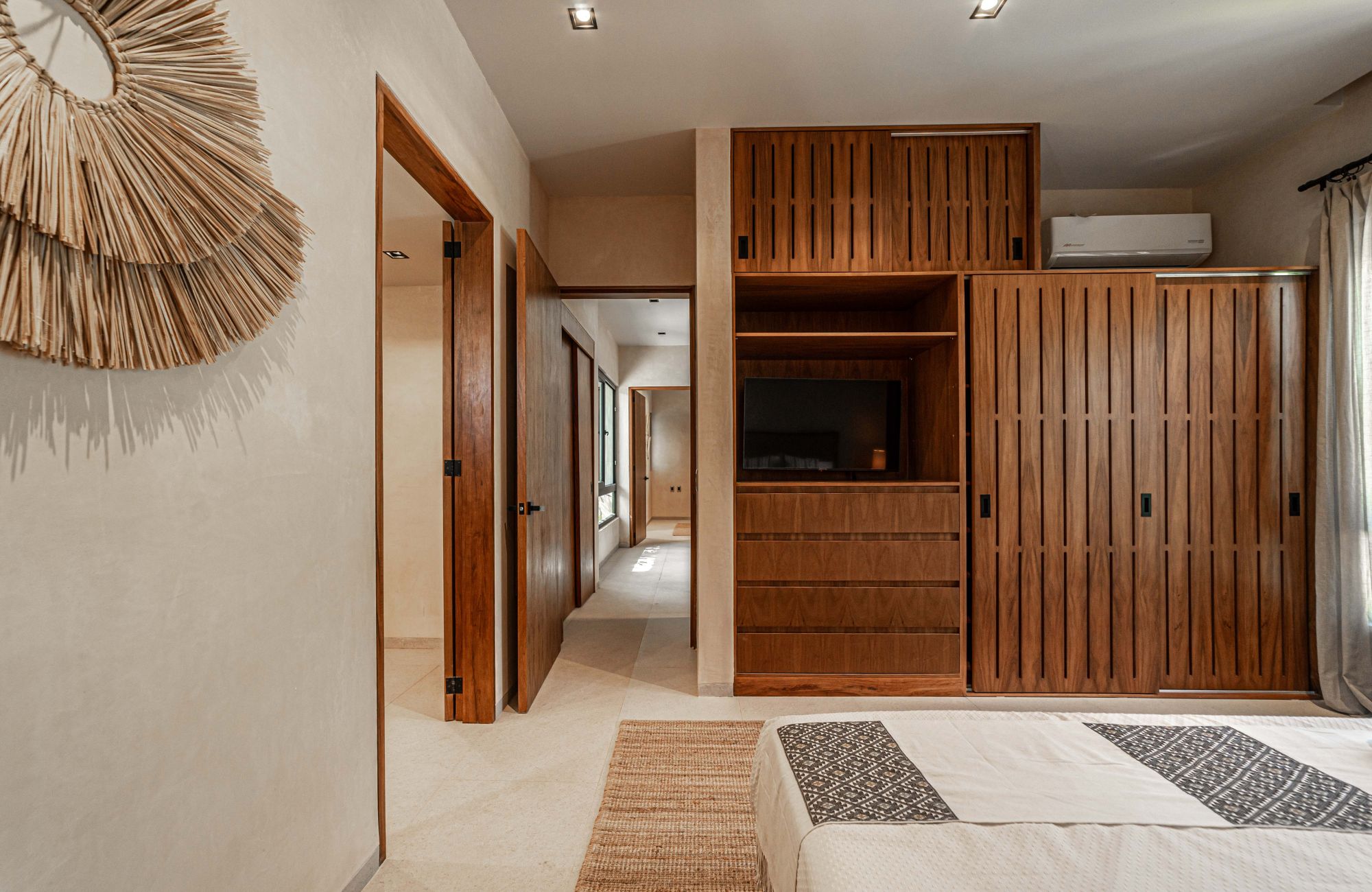 Double-height villa with pool, in Selvazama, with amenities, for sale Tulum.