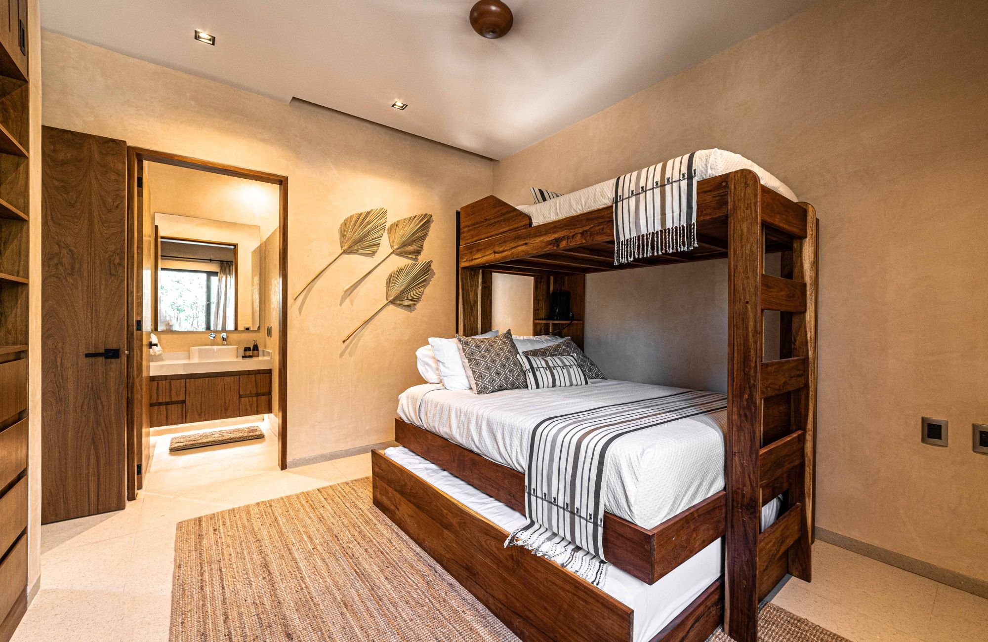 Double-height villa with pool, in Selvazama, with amenities, for sale Tulum.