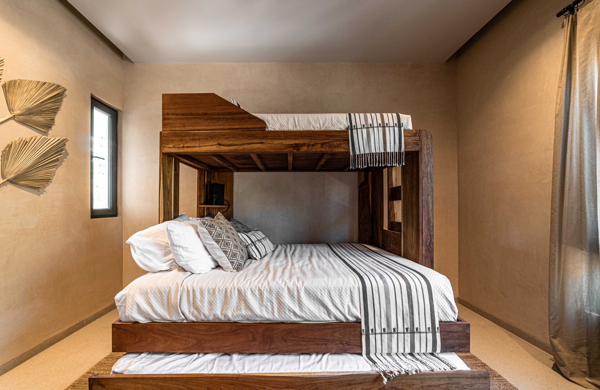 Double-height villa with pool, in Selvazama, with amenities, for sale Tulum.