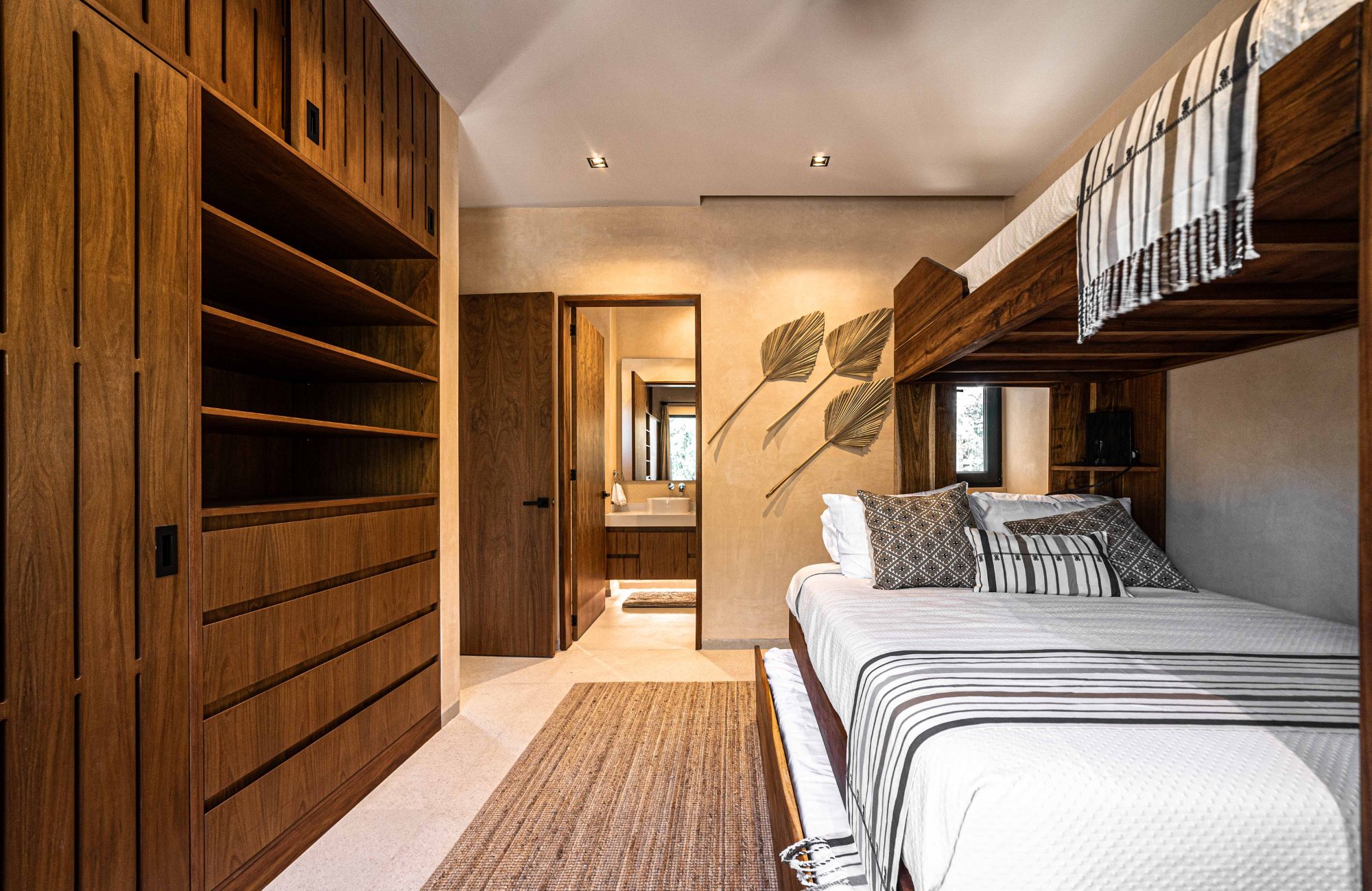 Double-height villa with pool, in Selvazama, with amenities, for sale Tulum.