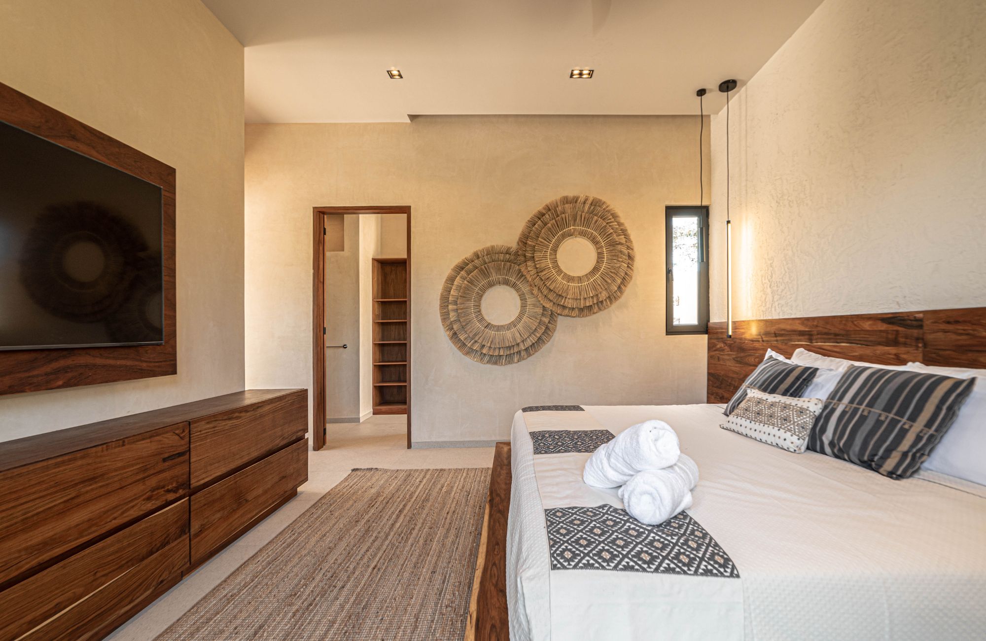 Double-height villa with pool, in Selvazama, with amenities, for sale Tulum.