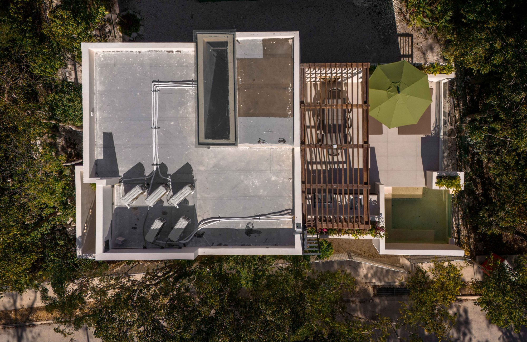 Double-height villa with pool, in Selvazama, with amenities, for sale Tulum.