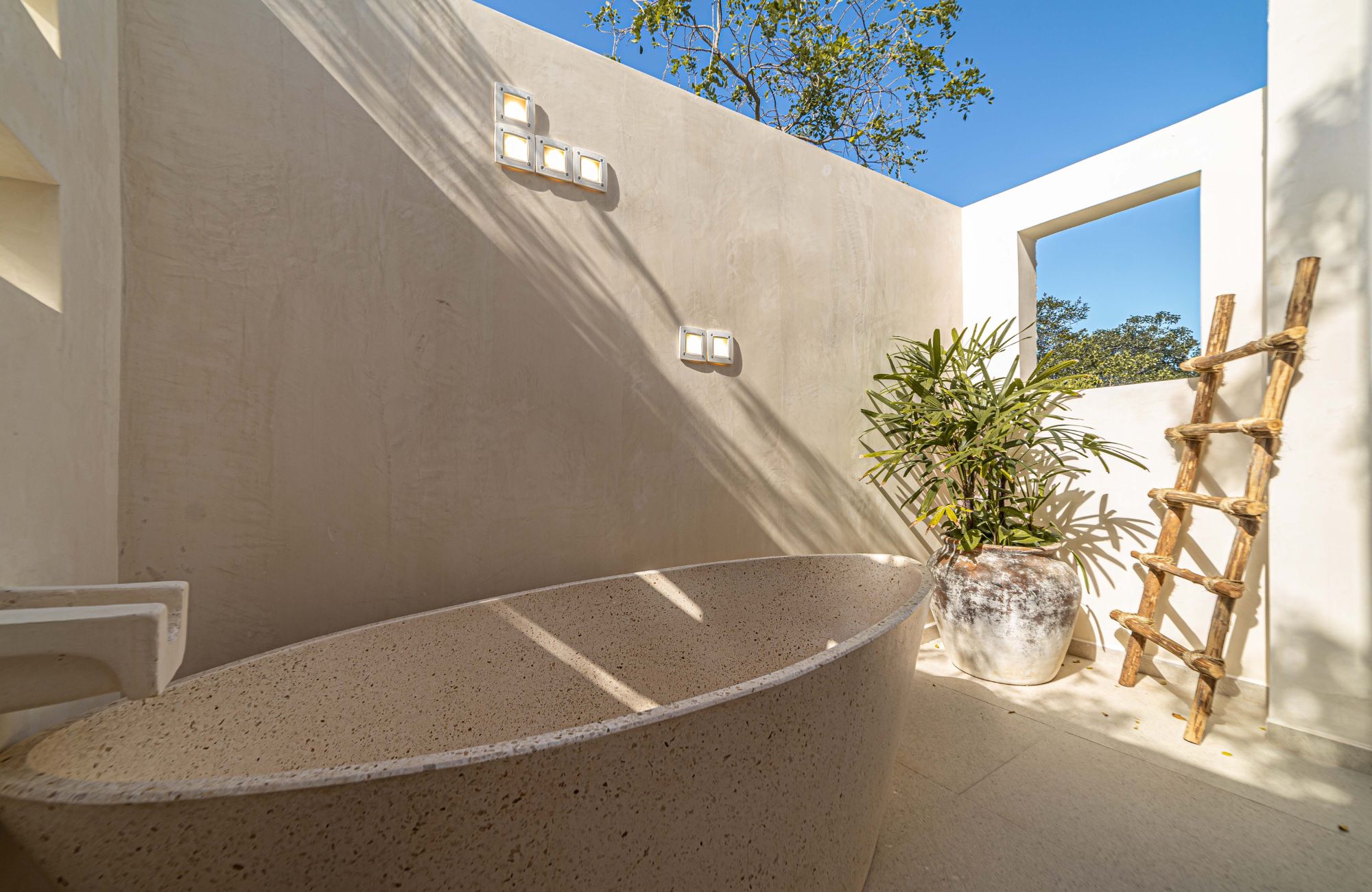 Double-height villa with pool, in Selvazama, with amenities, for sale Tulum.