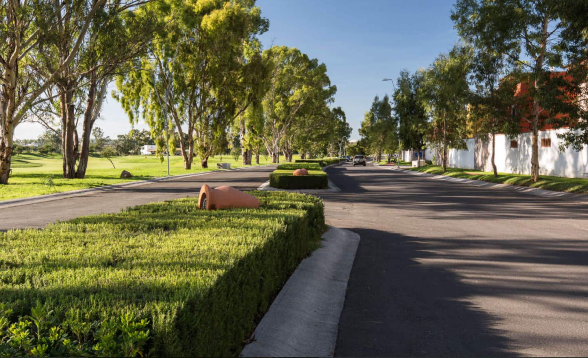 House in community with golf course, clubhouse with pool and jacuzzi, for sale Zirandaro, San Miguel de Allende.