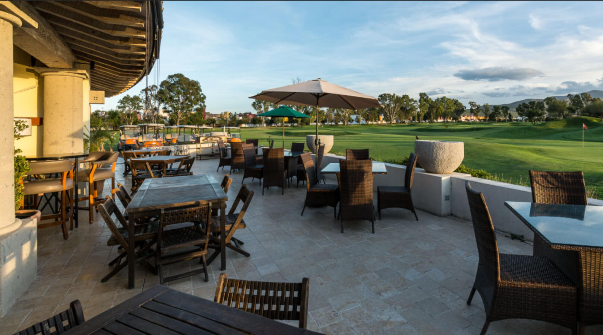 House in community with golf course, clubhouse with pool and jacuzzi, for sale Zirandaro, San Miguel de Allende.