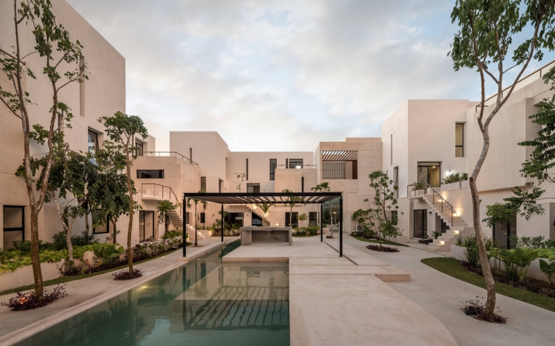 Two-story apartment with garden, pool, Zen terrace, for sale, M&eacute;rida.