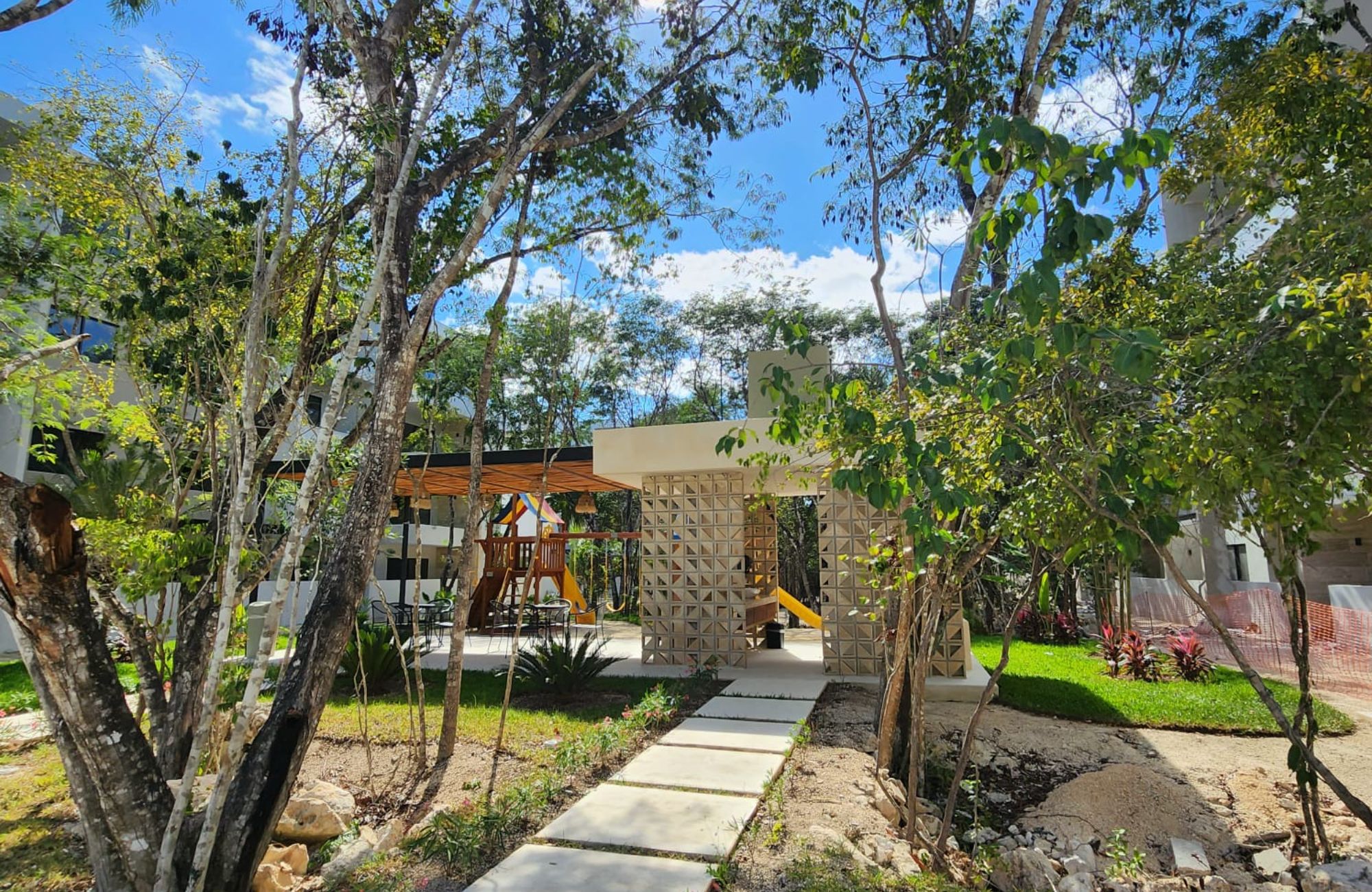 Luxury Apartment with Pool and Paddle Court for Sale in Colosio, Playa del Carmen