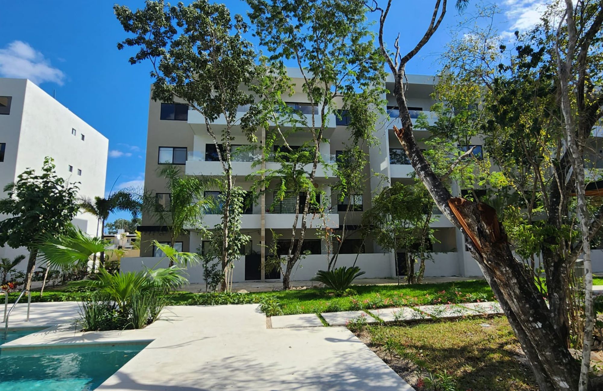 Luxury Apartment with Pool and Paddle Court for Sale in Colosio, Playa del Carmen
