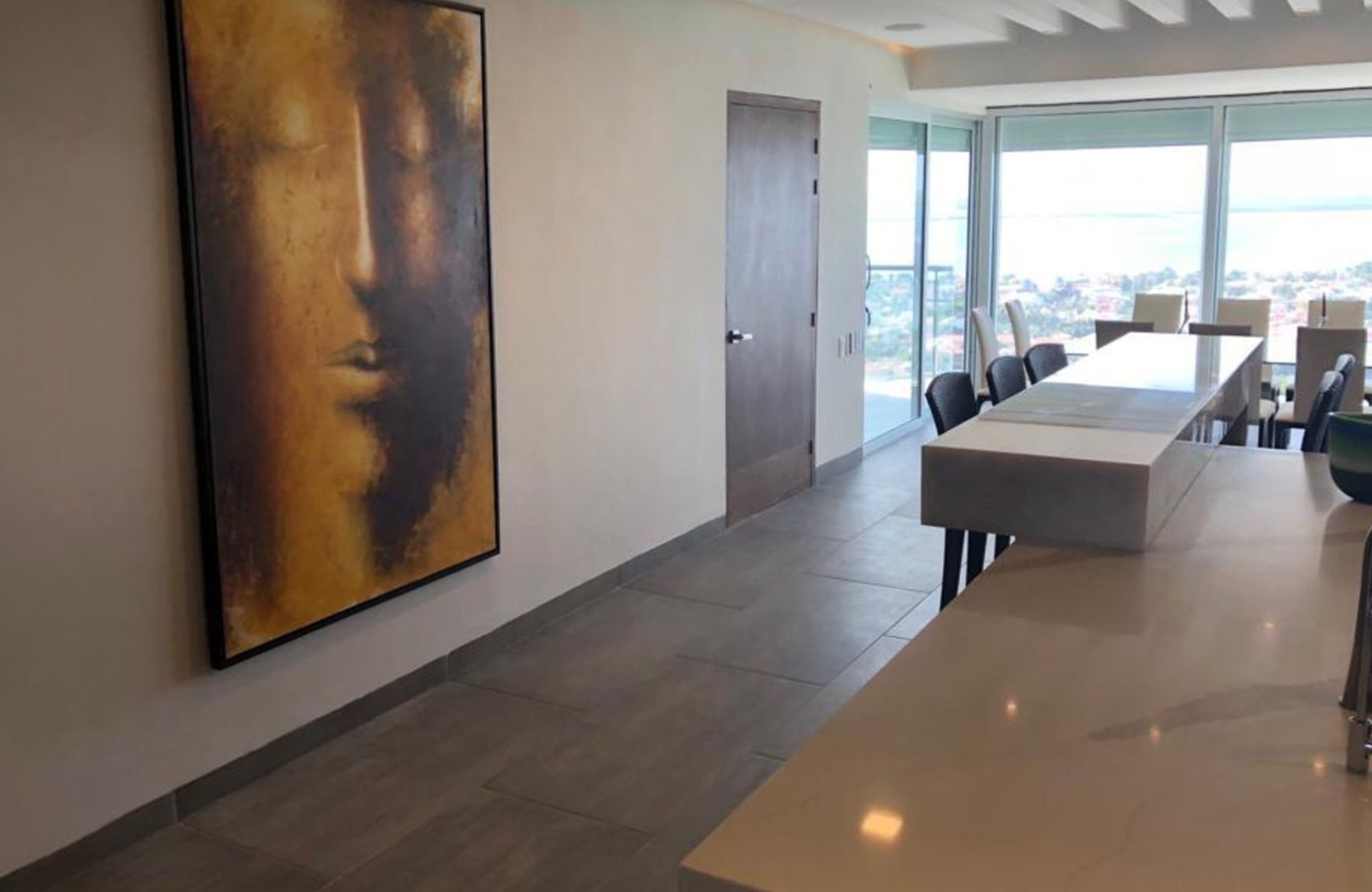 Penthouse de lujo con vista al mar y la marina, con amenidades: alberca infinity, spa, gimnasio, area lounge, salon de eventos, lobby