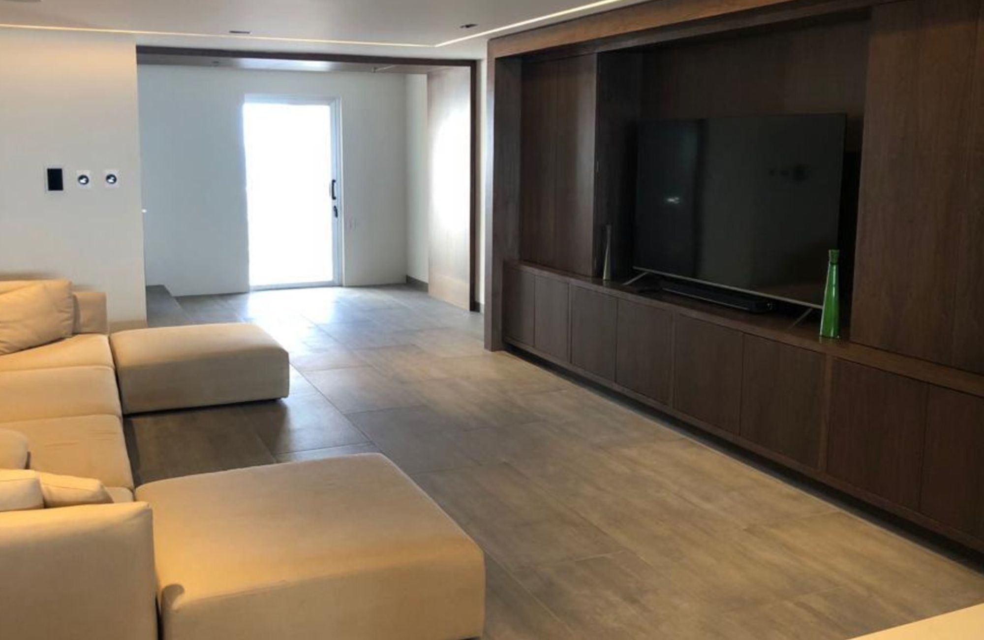 Penthouse de lujo con vista al mar y la marina, con amenidades: alberca infinity, spa, gimnasio, area lounge, salon de eventos, lobby