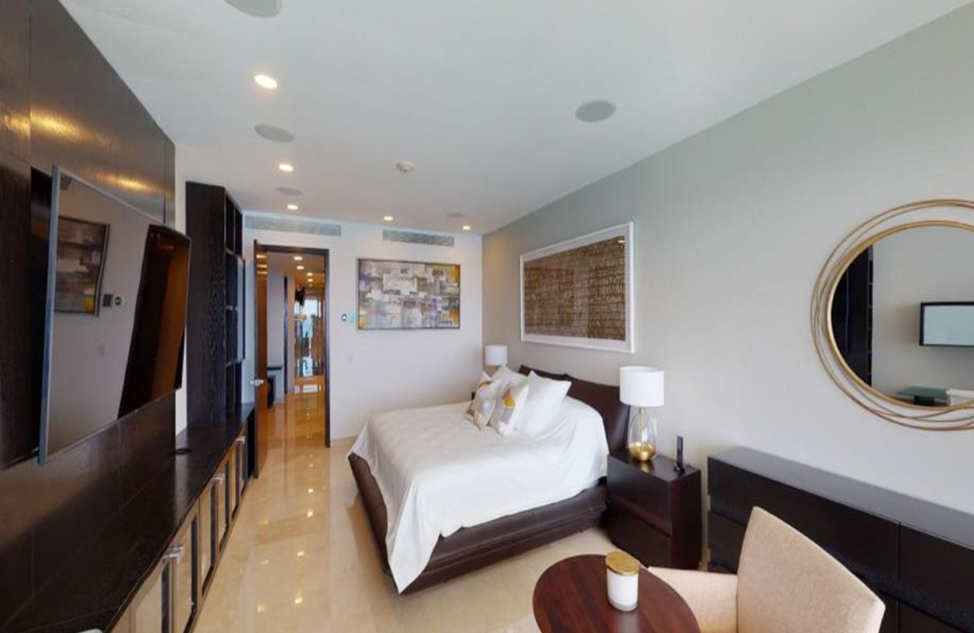 Penthouse de lujo con vista al mar y la marina, con amenidades: alberca infinity, spa, gimnasio, area lounge, salon de eventos, lobby