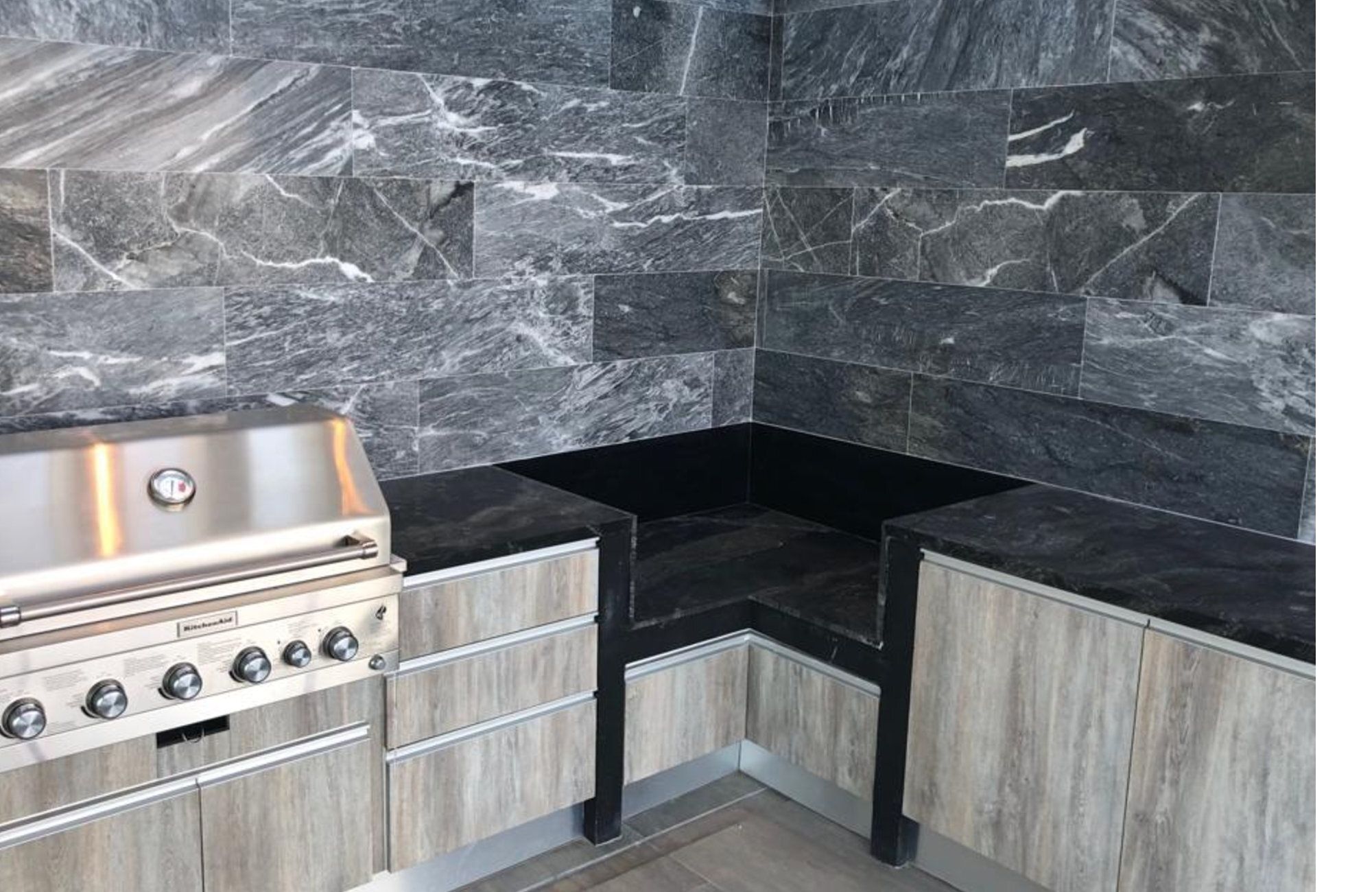 Penthouse de lujo con vista al mar y la marina, con amenidades: alberca infinity, spa, gimnasio, area lounge, salon de eventos, lobby